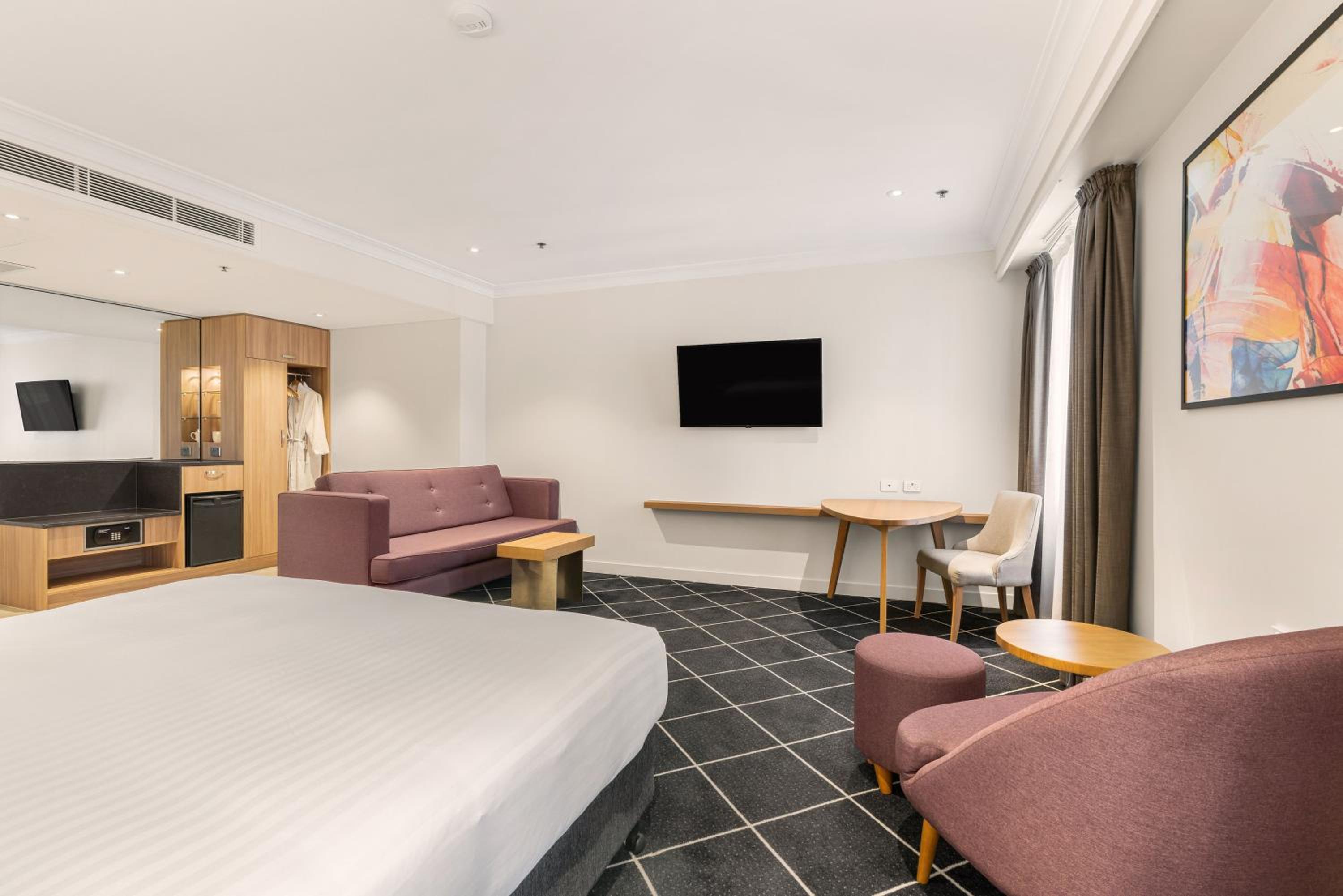 Premier Suite - Photo 3