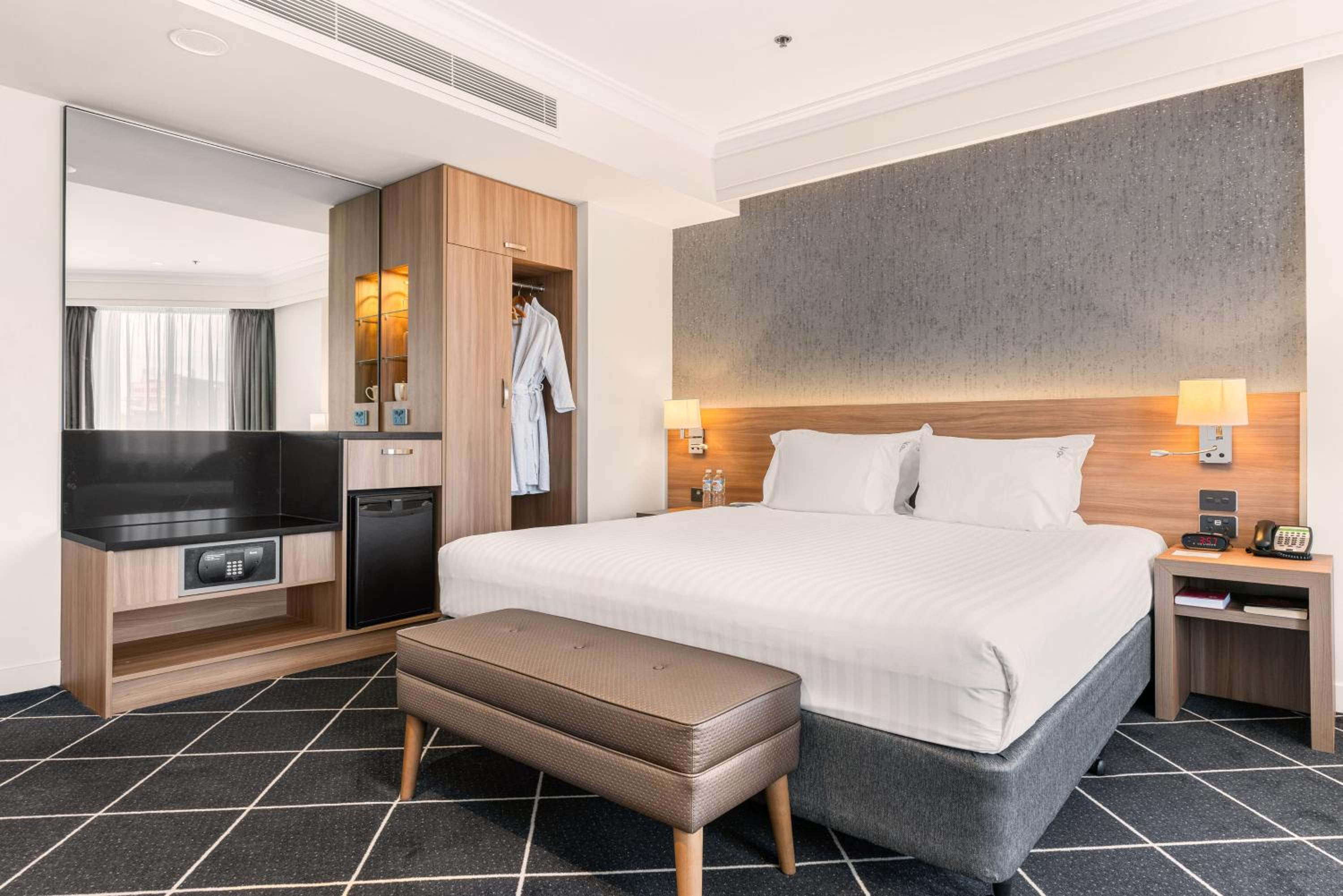 Deluxe Suite - Photo 1