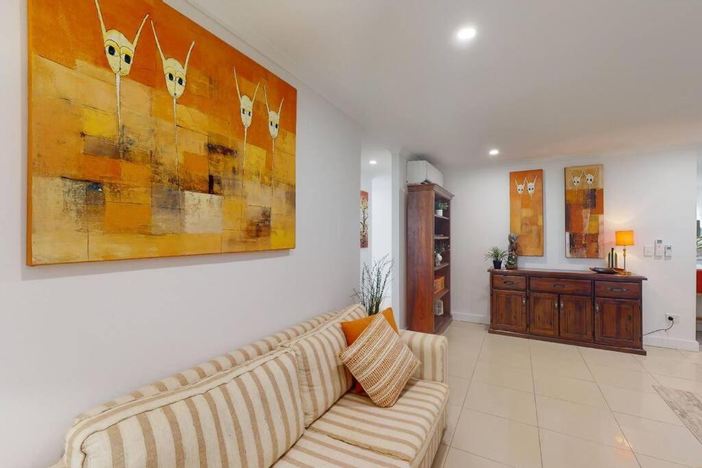 Three-Bedroom House photo 2