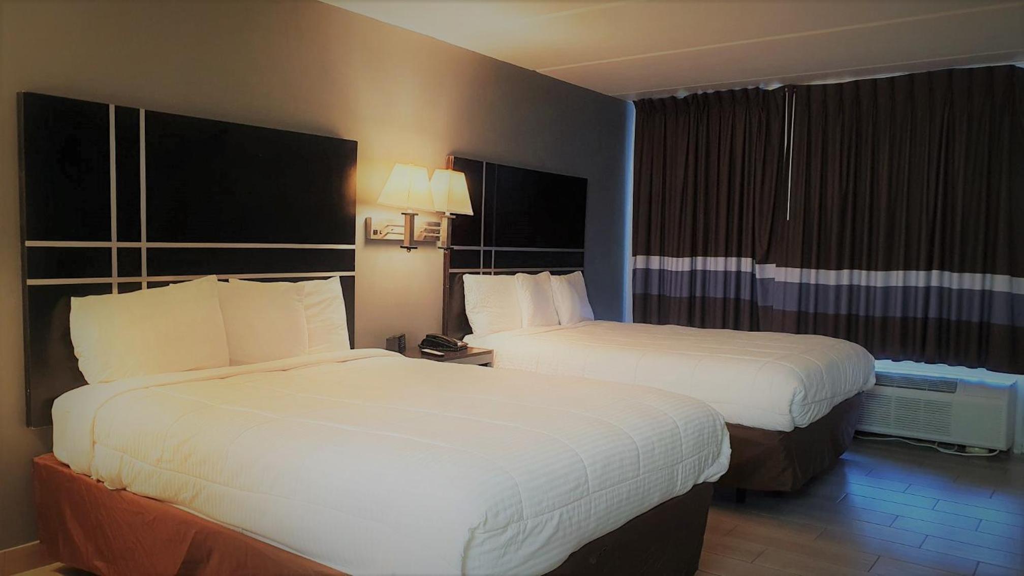 Queen Room with Two Queen Beds - Photo 12