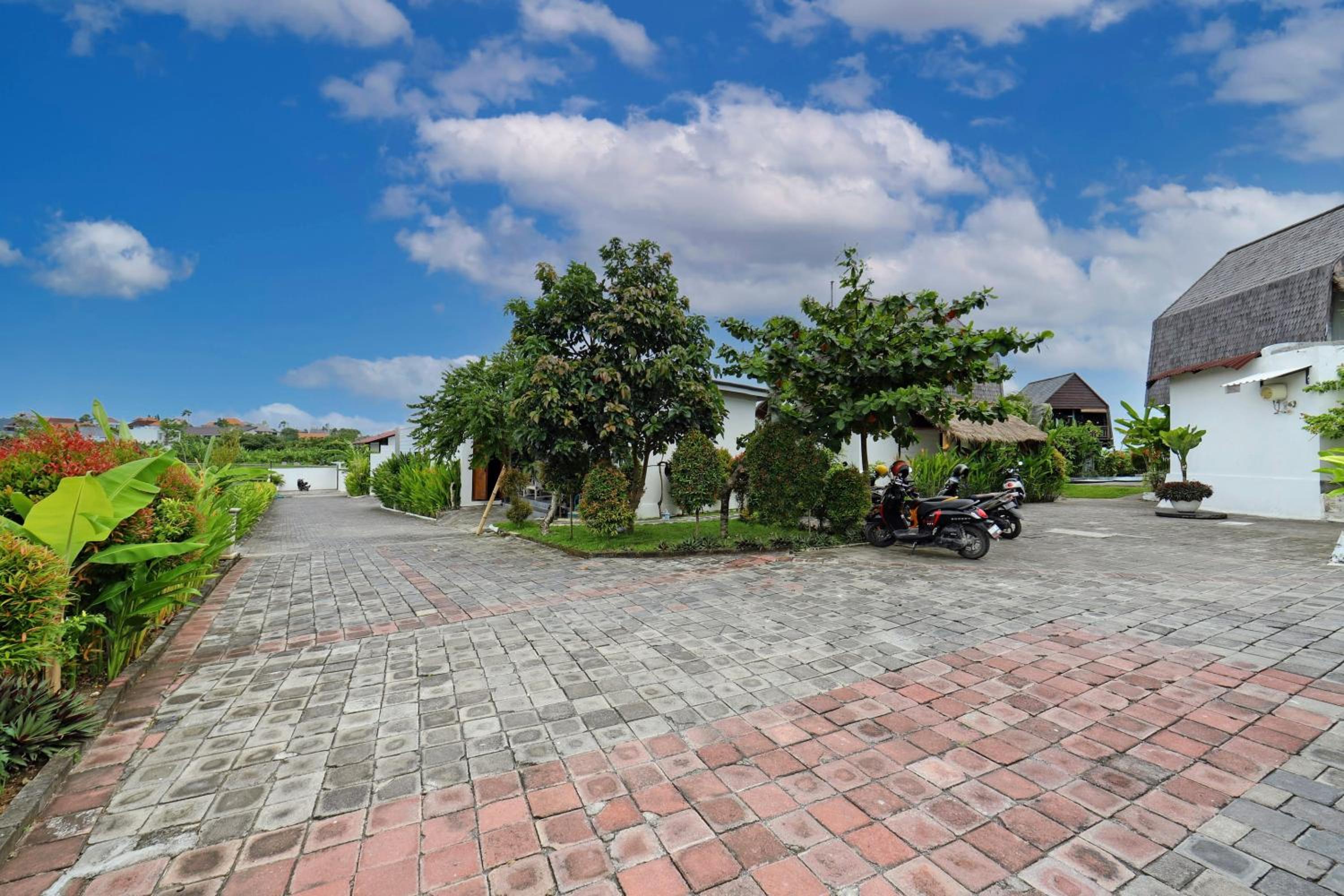 One-Bedroom Bungalow - Photo 3
