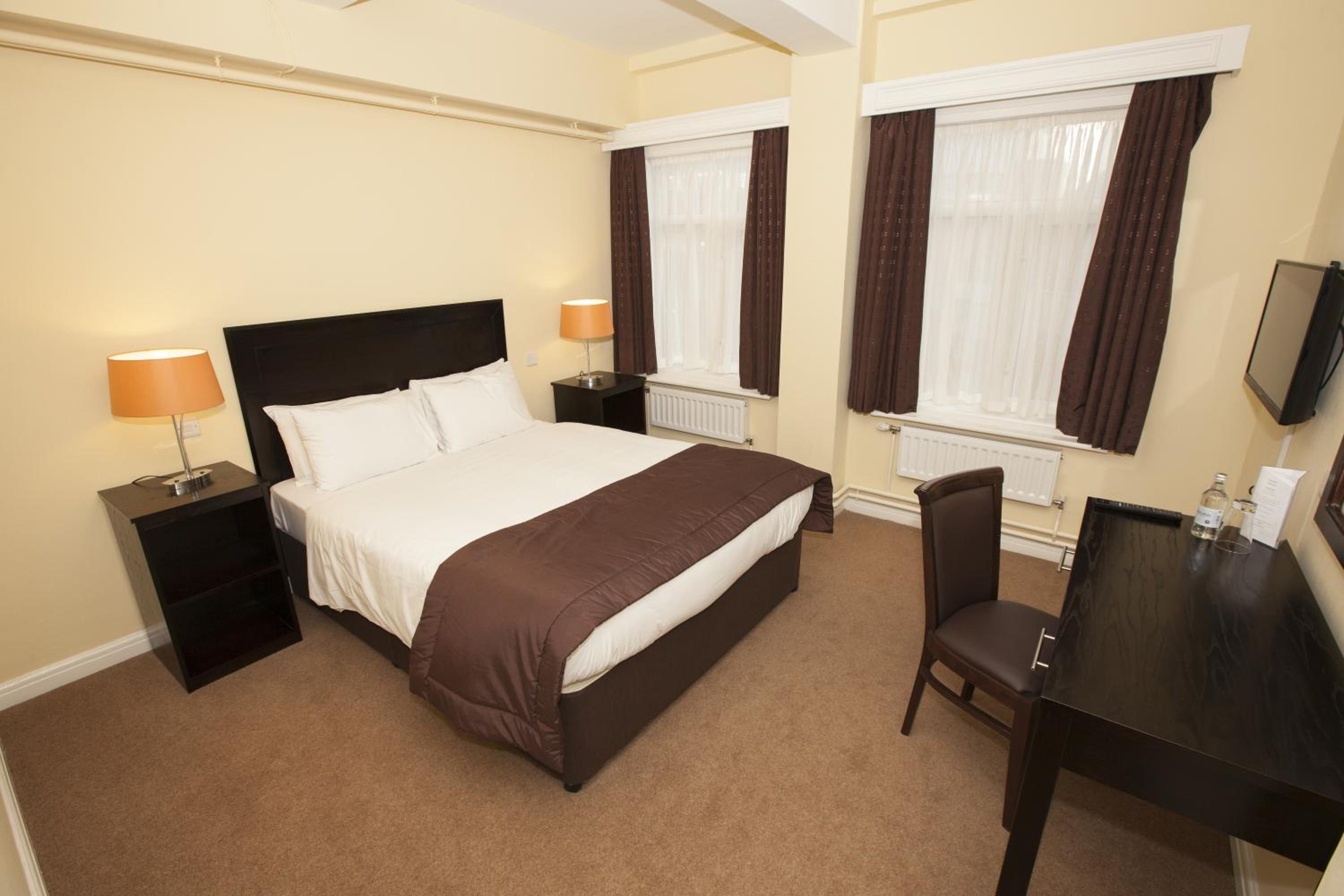 Double Room with Private Bathroom photo 3