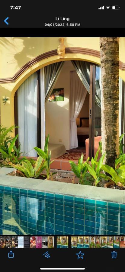 Queen Room with Pool View
