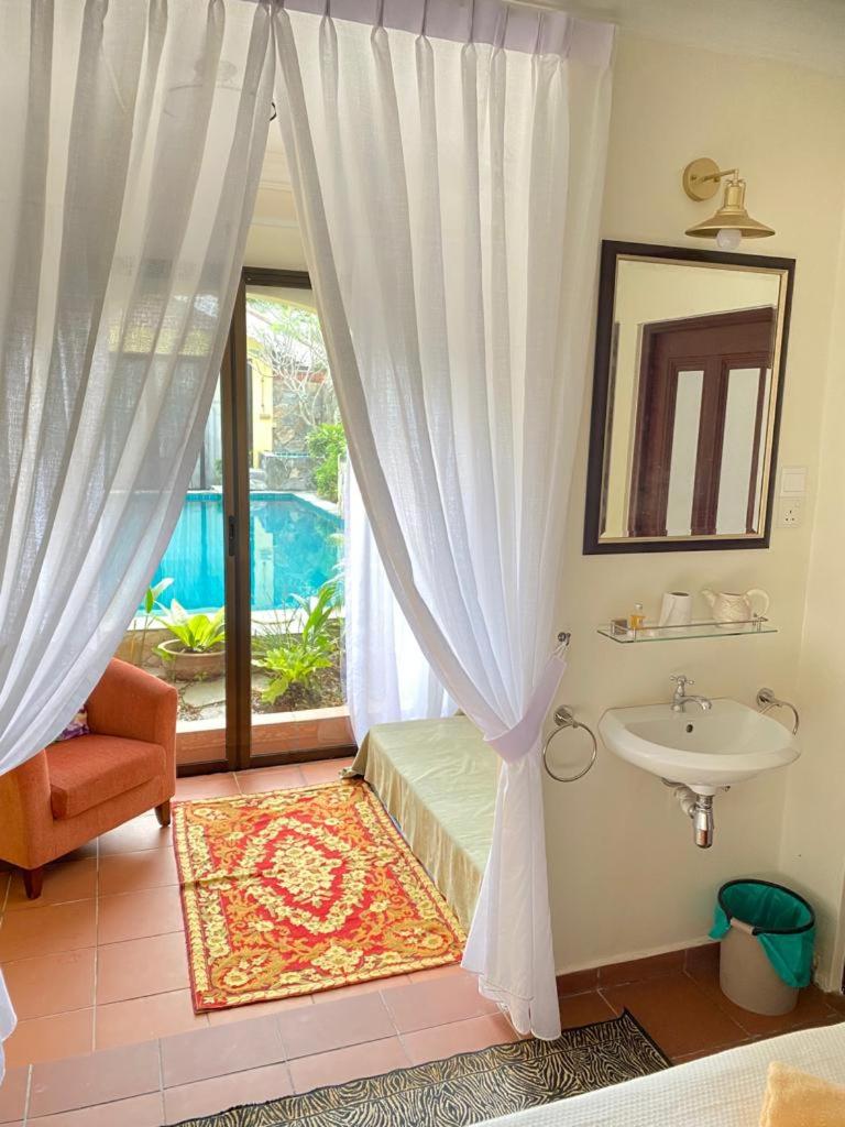 Queen Room with Pool View photo 1