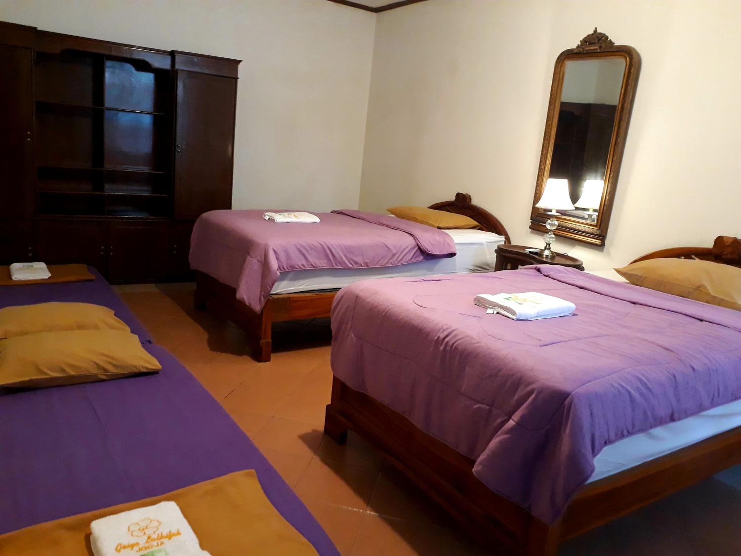 Double or Twin Room with Private Bathroom - Photo 14