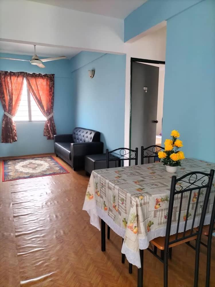 Three-Bedroom Apartment photo 2