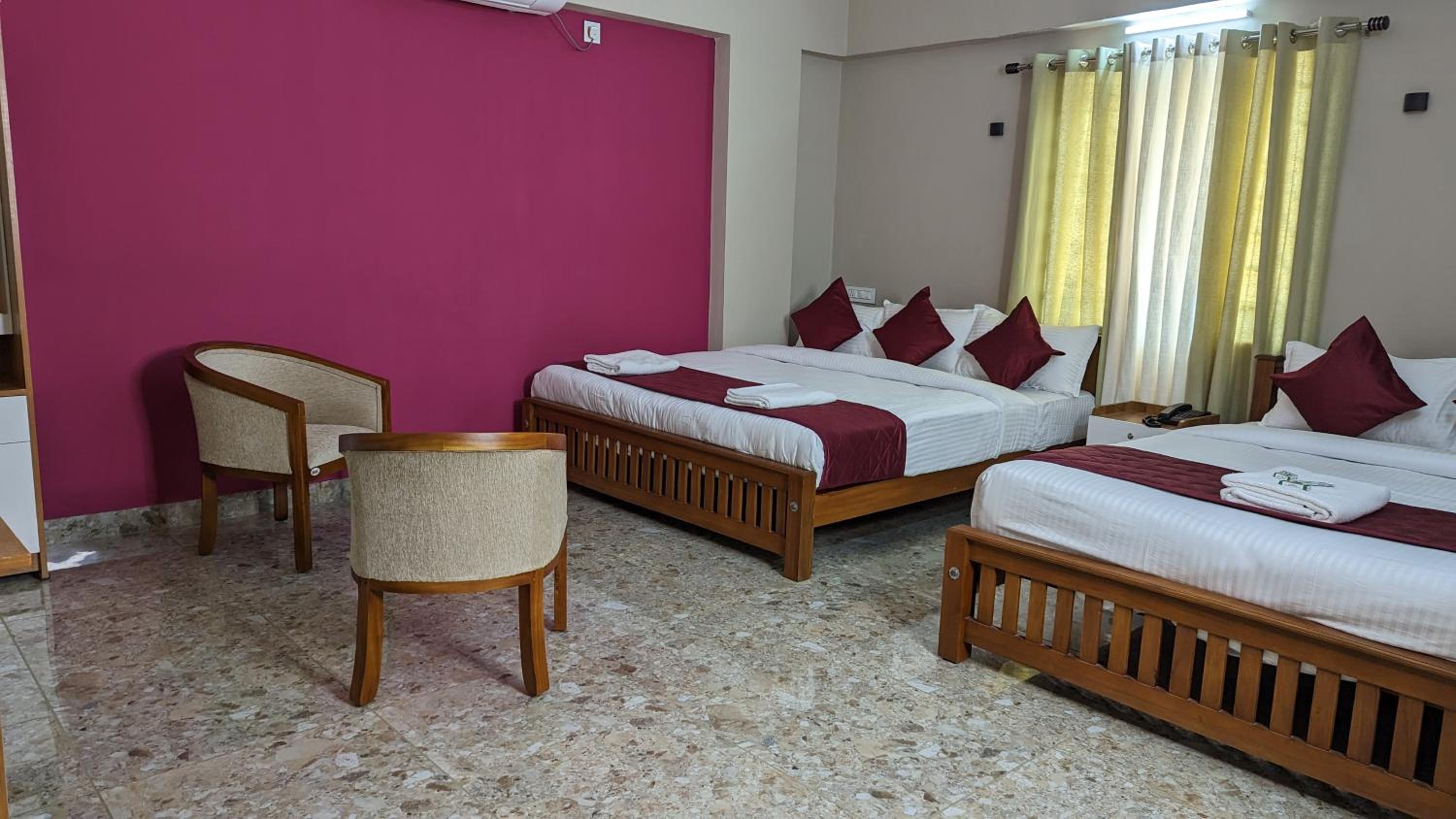 Deluxe Family Suite - Photo 5