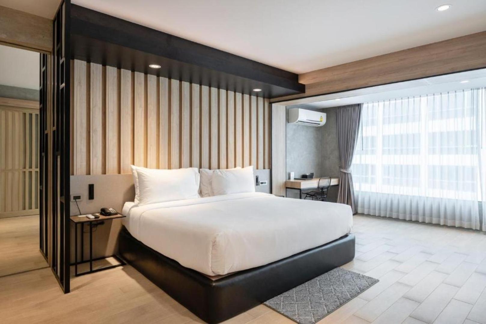 Deluxe Suite with Spa Bath photo 3