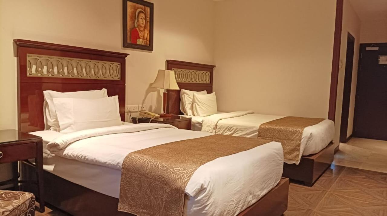 Twin Room - Photo 2