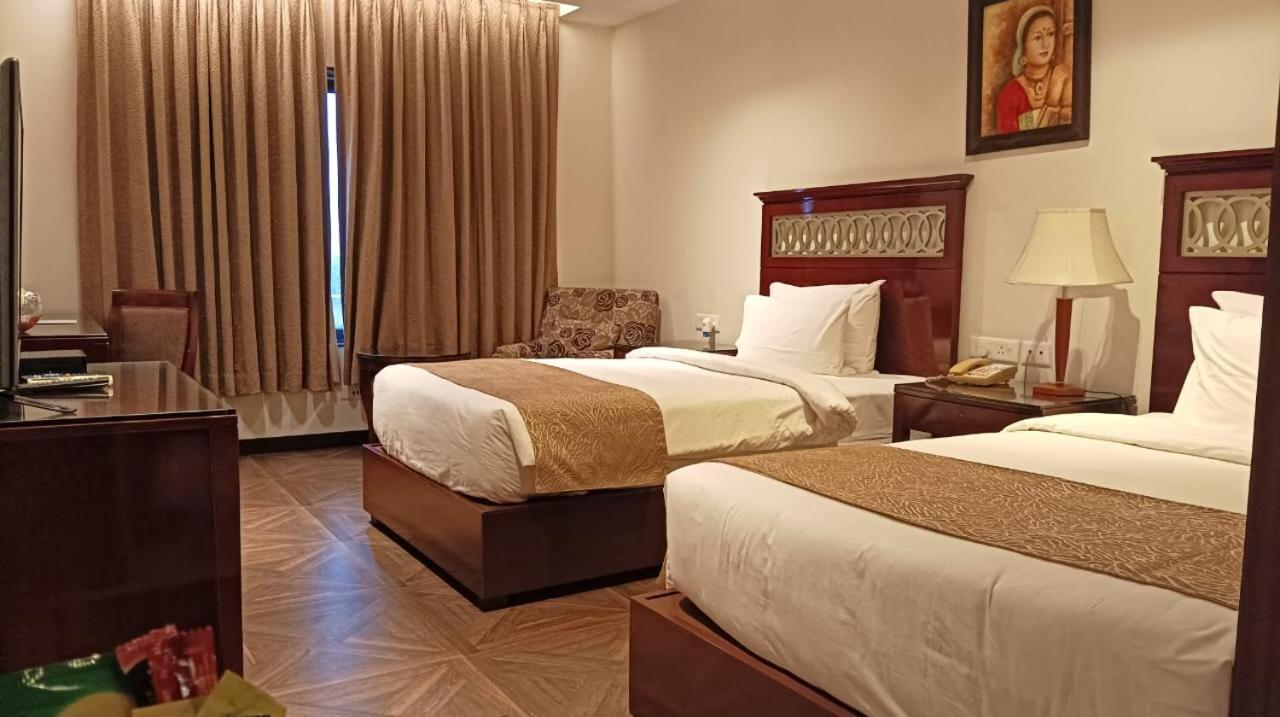 Twin Room - Photo 3
