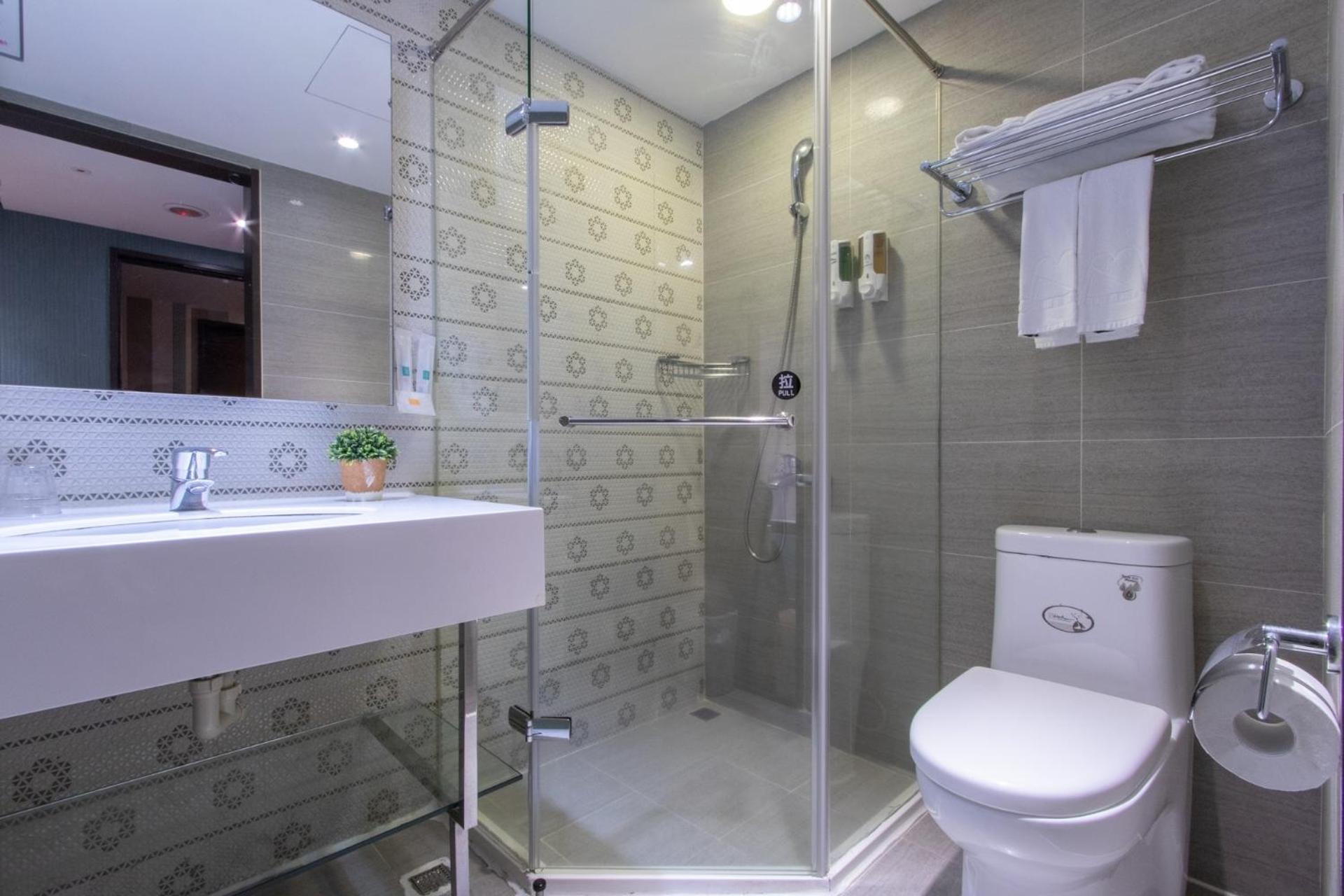 Triple Room - No Window photo 2