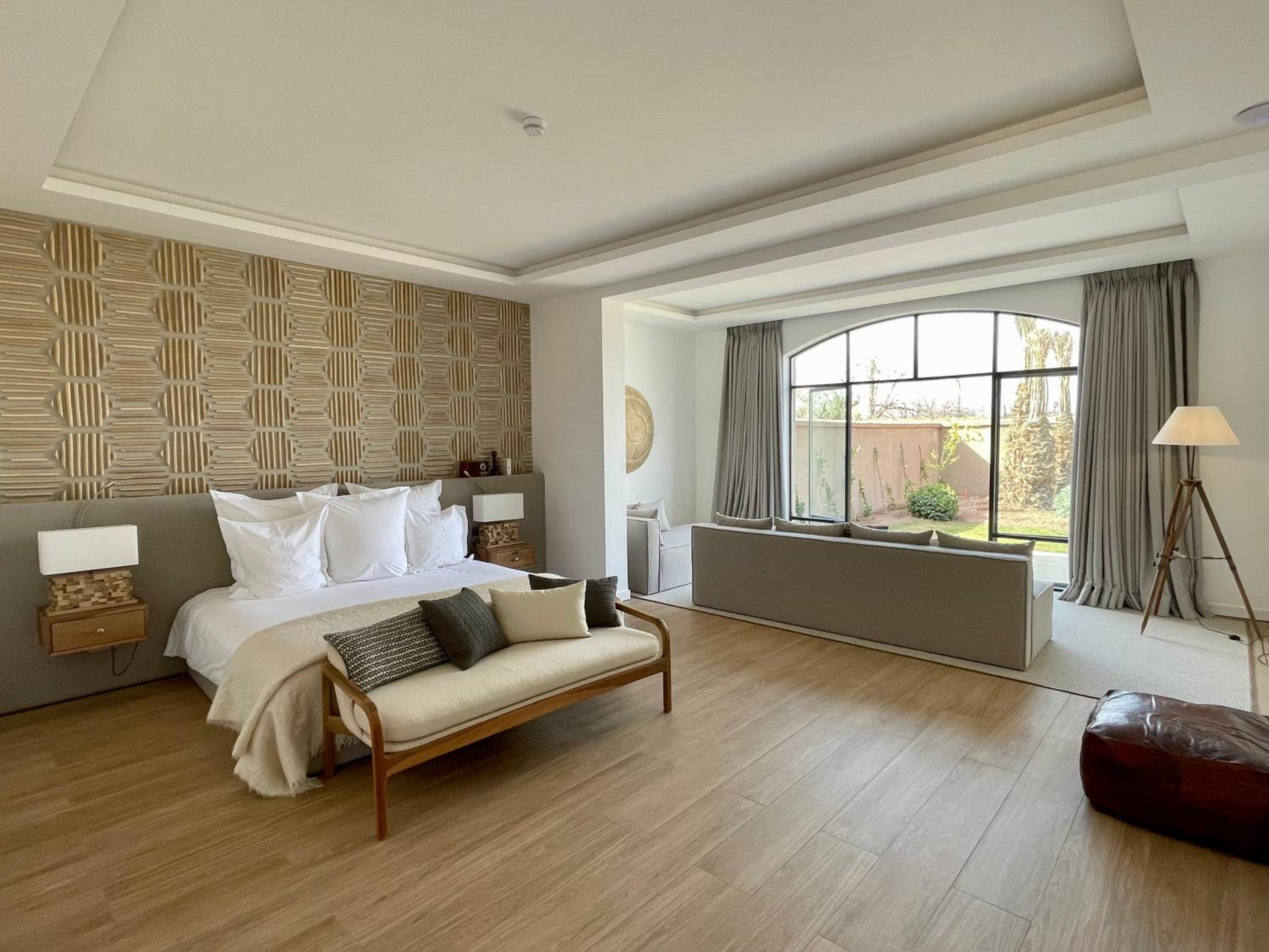 Superior King Suite - Photo 18