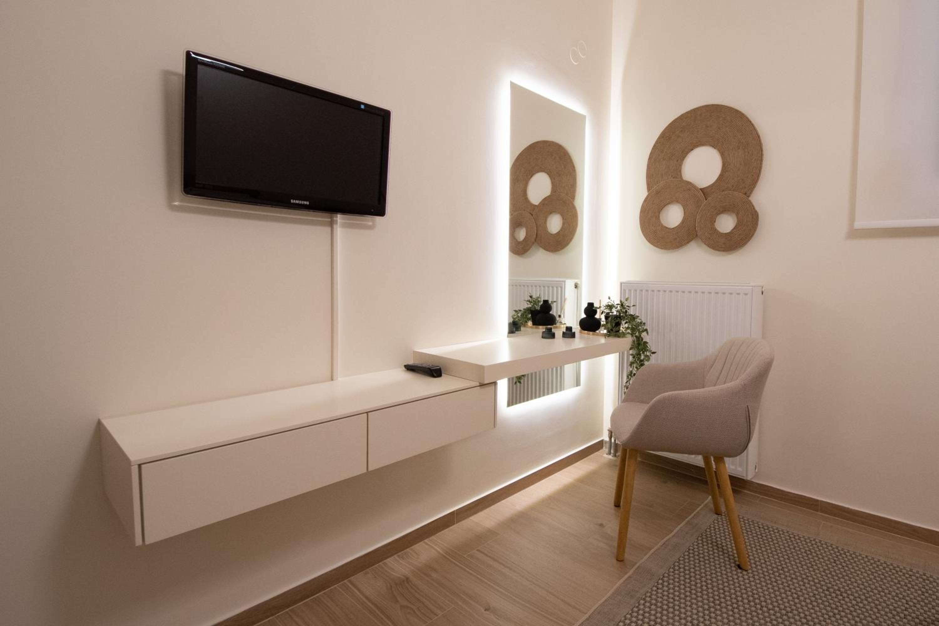 One-Bedroom Apartment photo 2