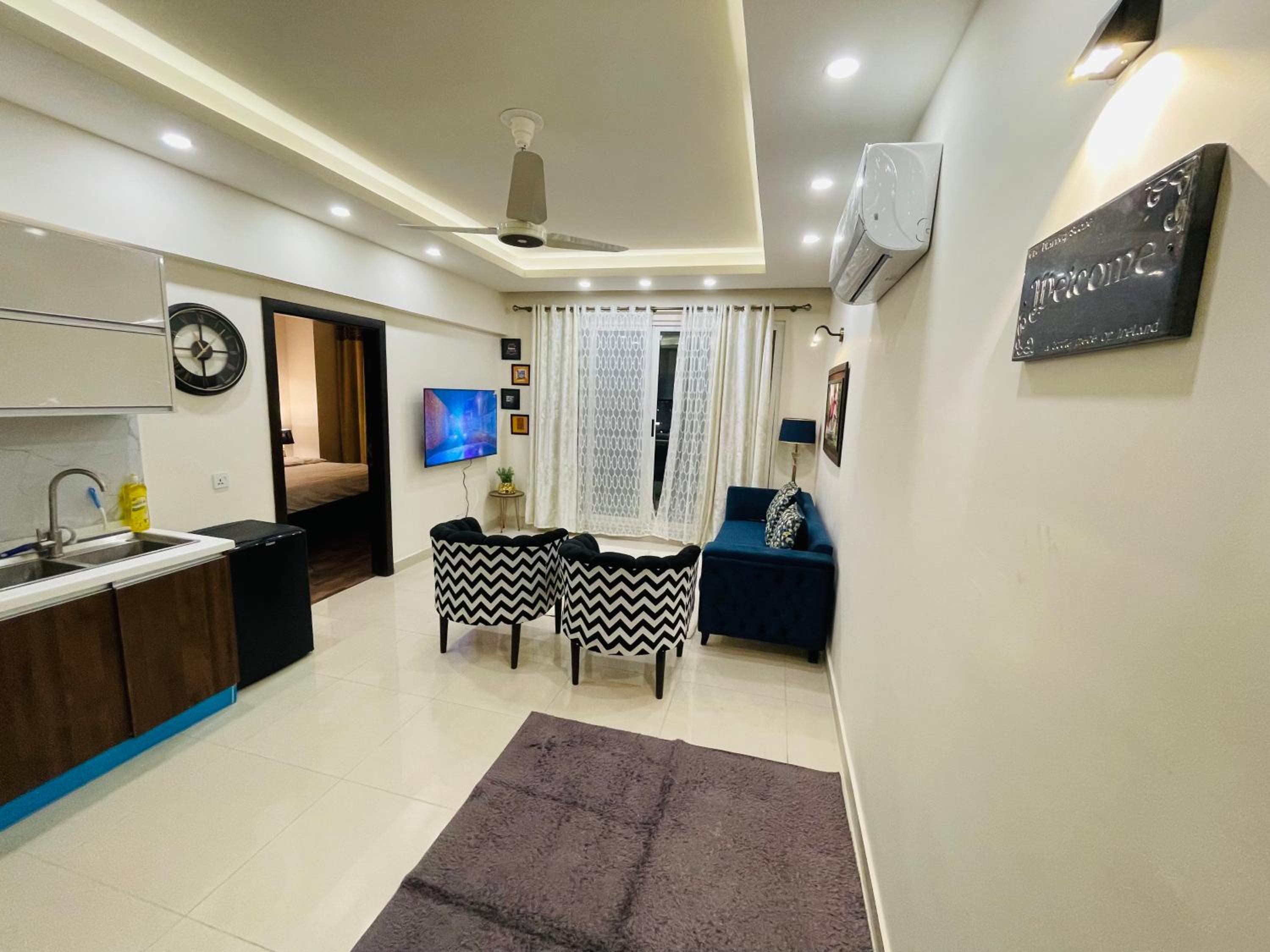 Apartment with Balcony photo 3