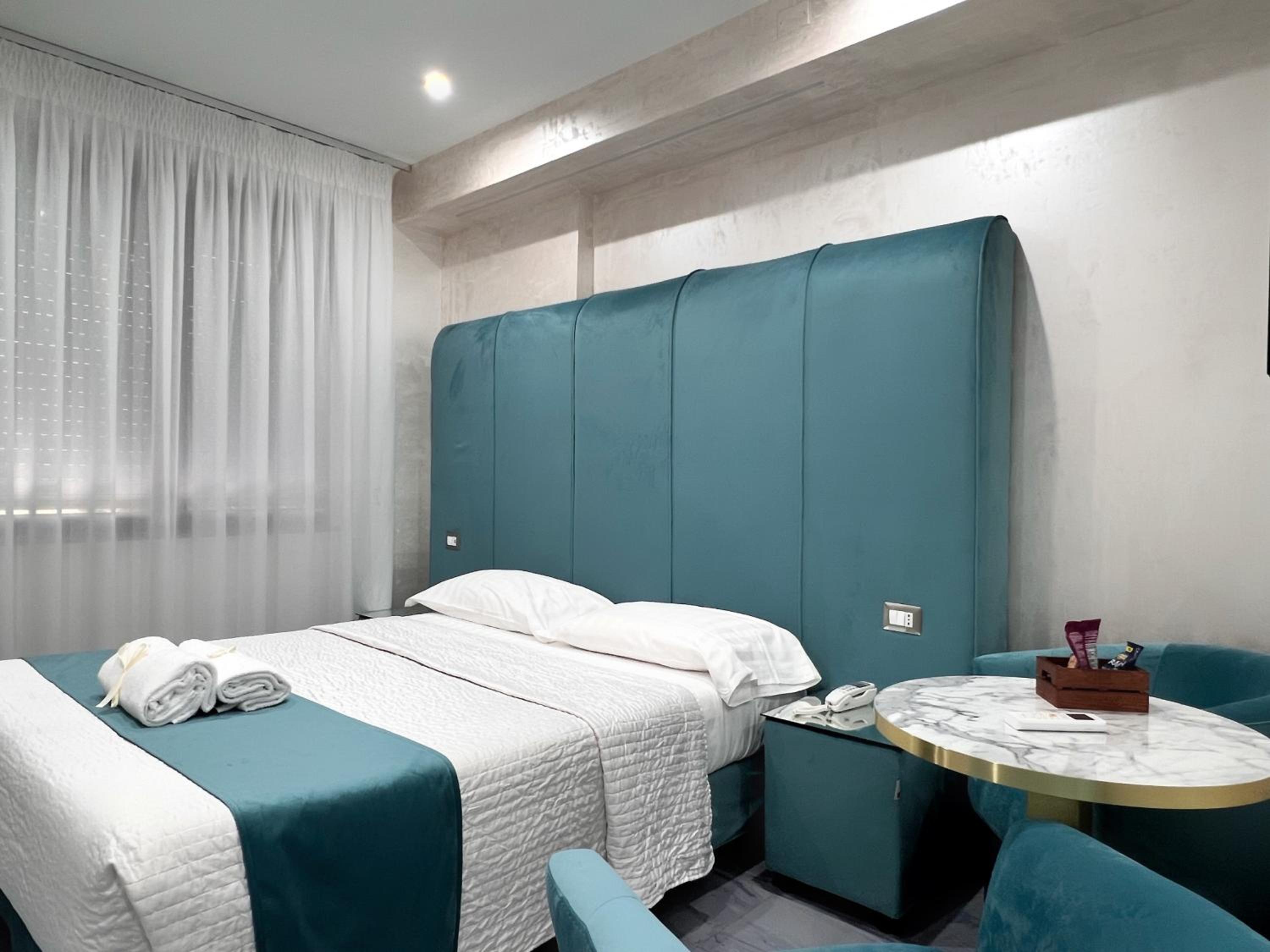 Standard Double Room - Photo 2