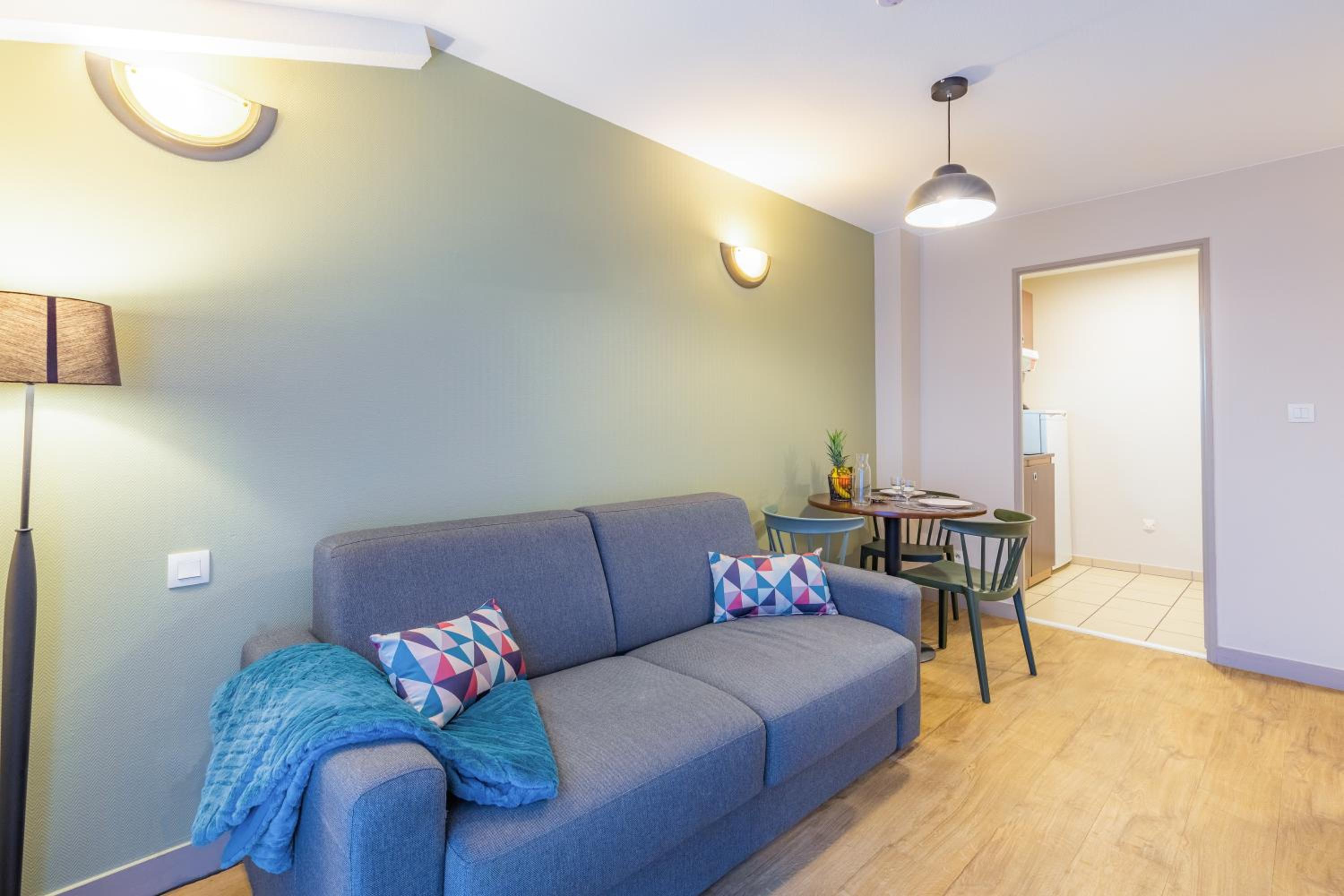 Apartment - Photo 2