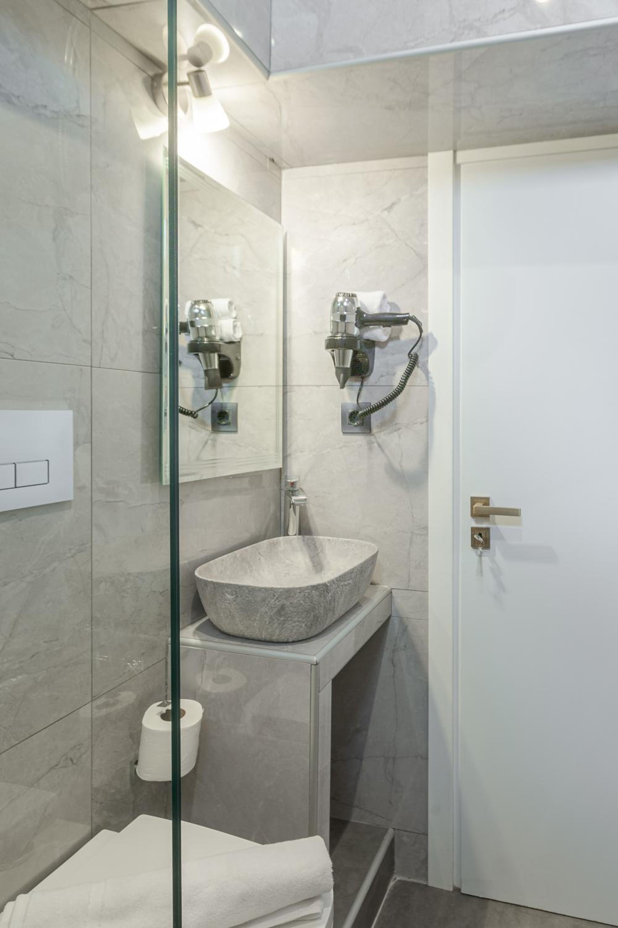 Double Room - Photo 2