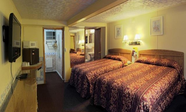 Double Room With Two Double Beds photo 2
