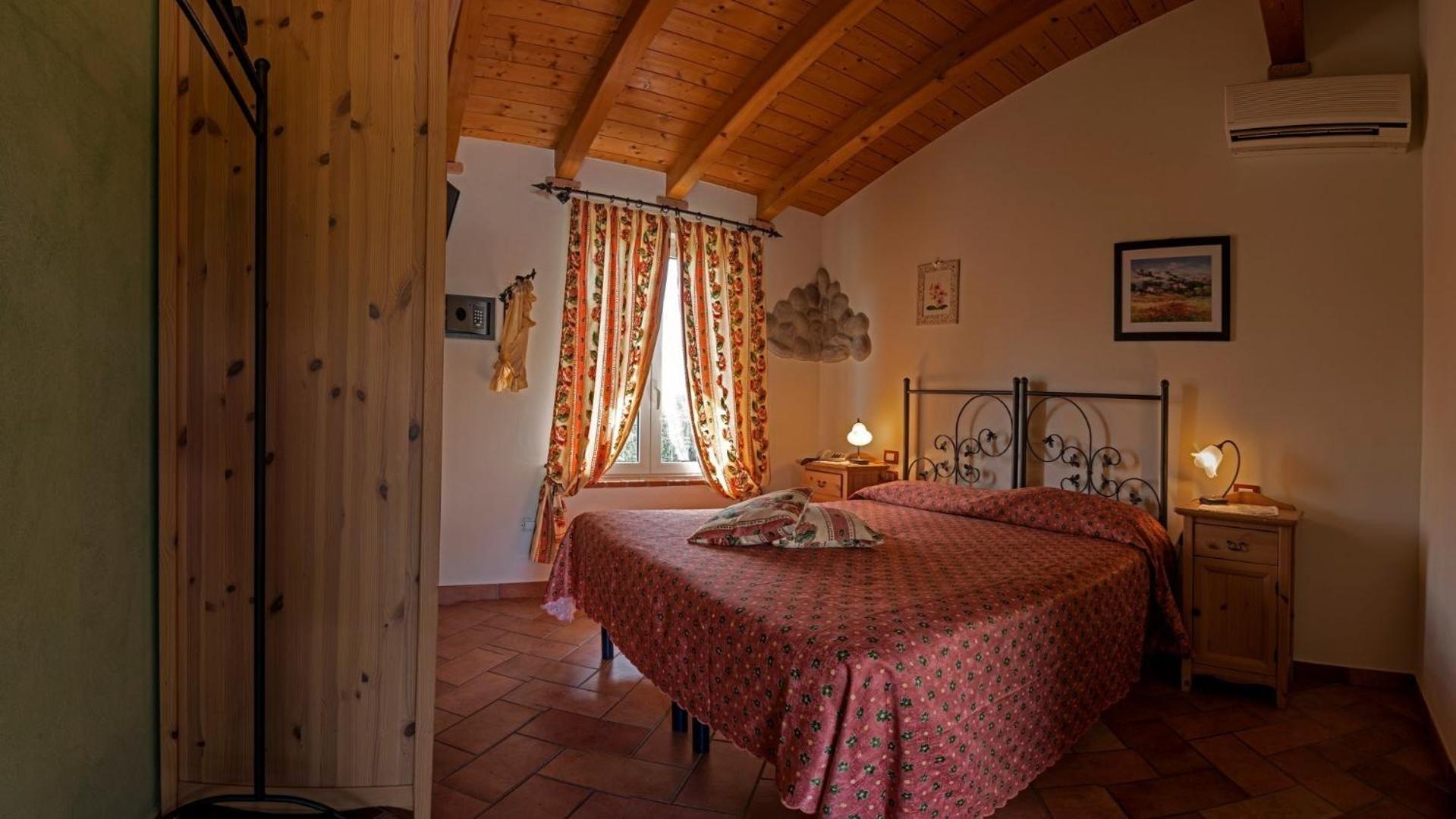 Double or Twin Room - Photo 2