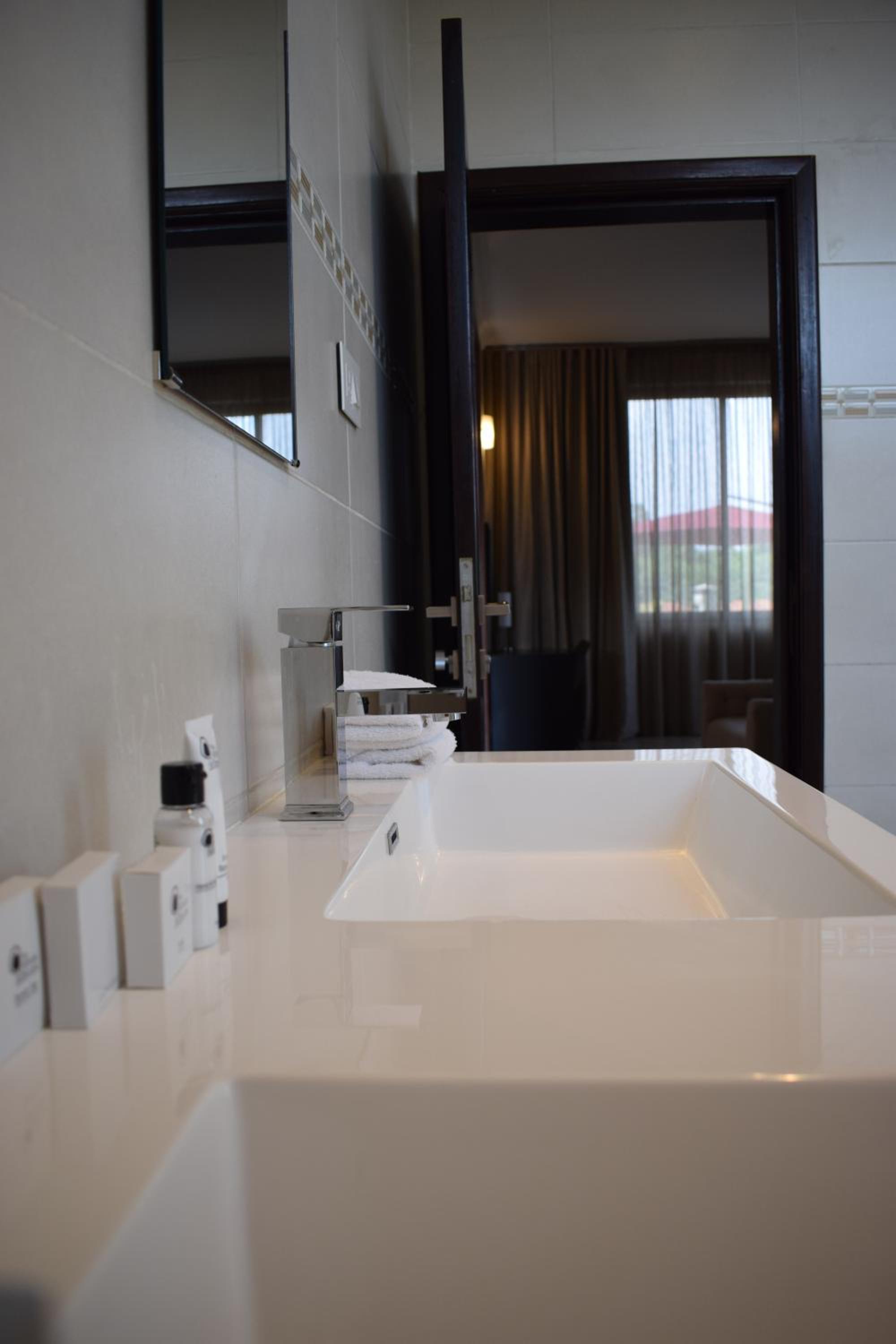 Executive Suite - Photo 16