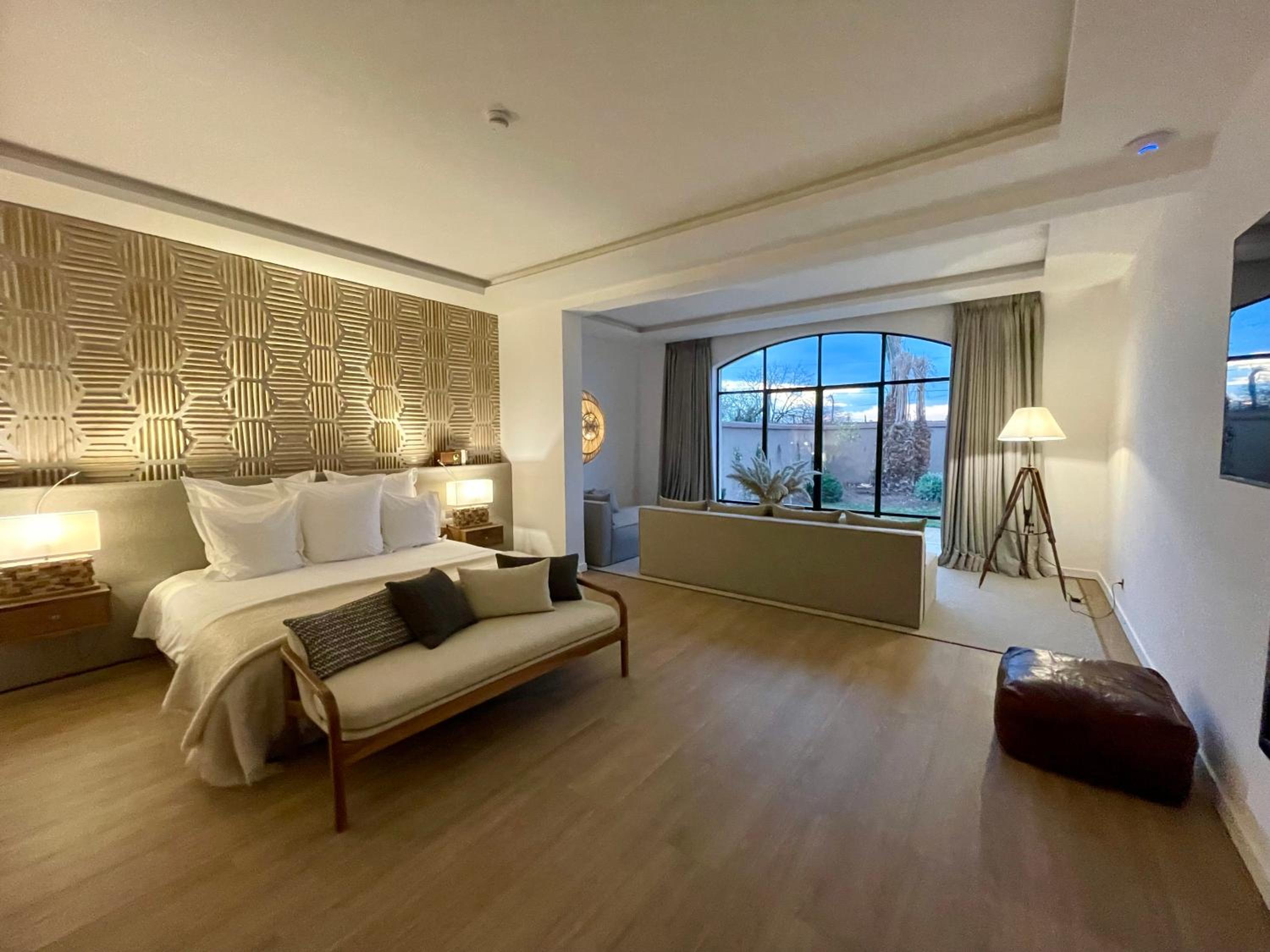 Superior King Suite - Photo 29
