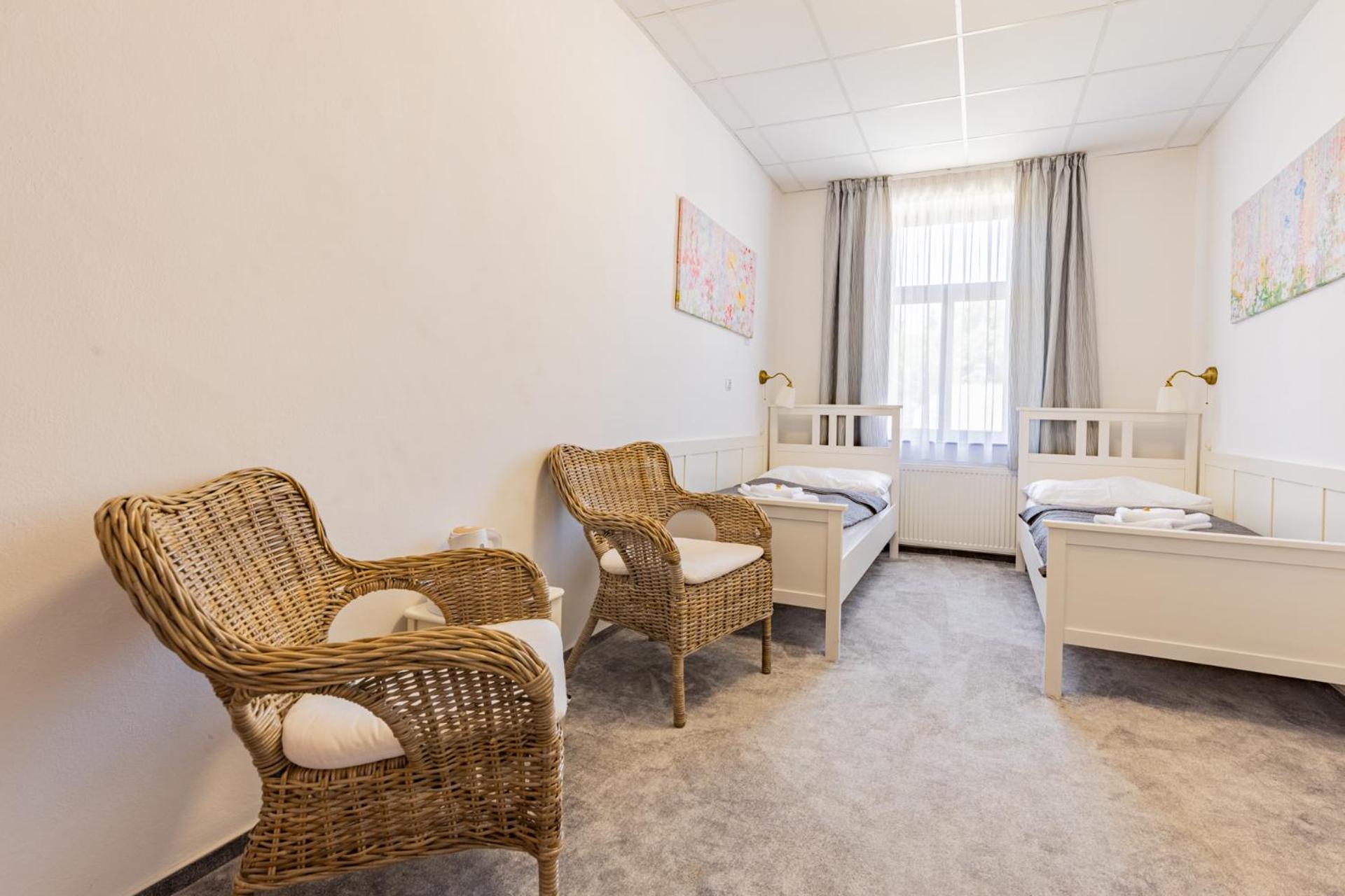 Standard Twin Room - Photo 1
