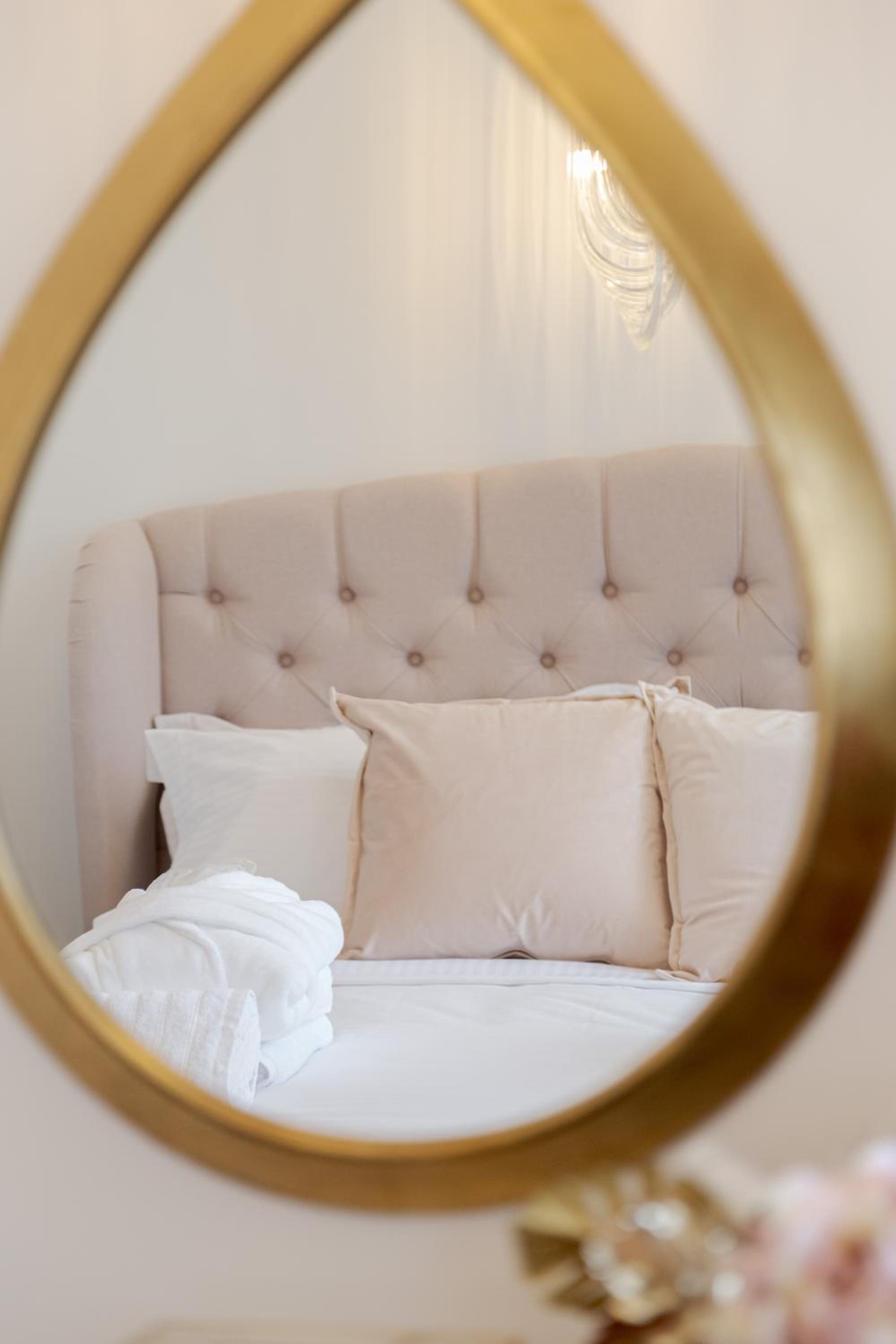 Deluxe Double Room with Side Sea View - Photo 5