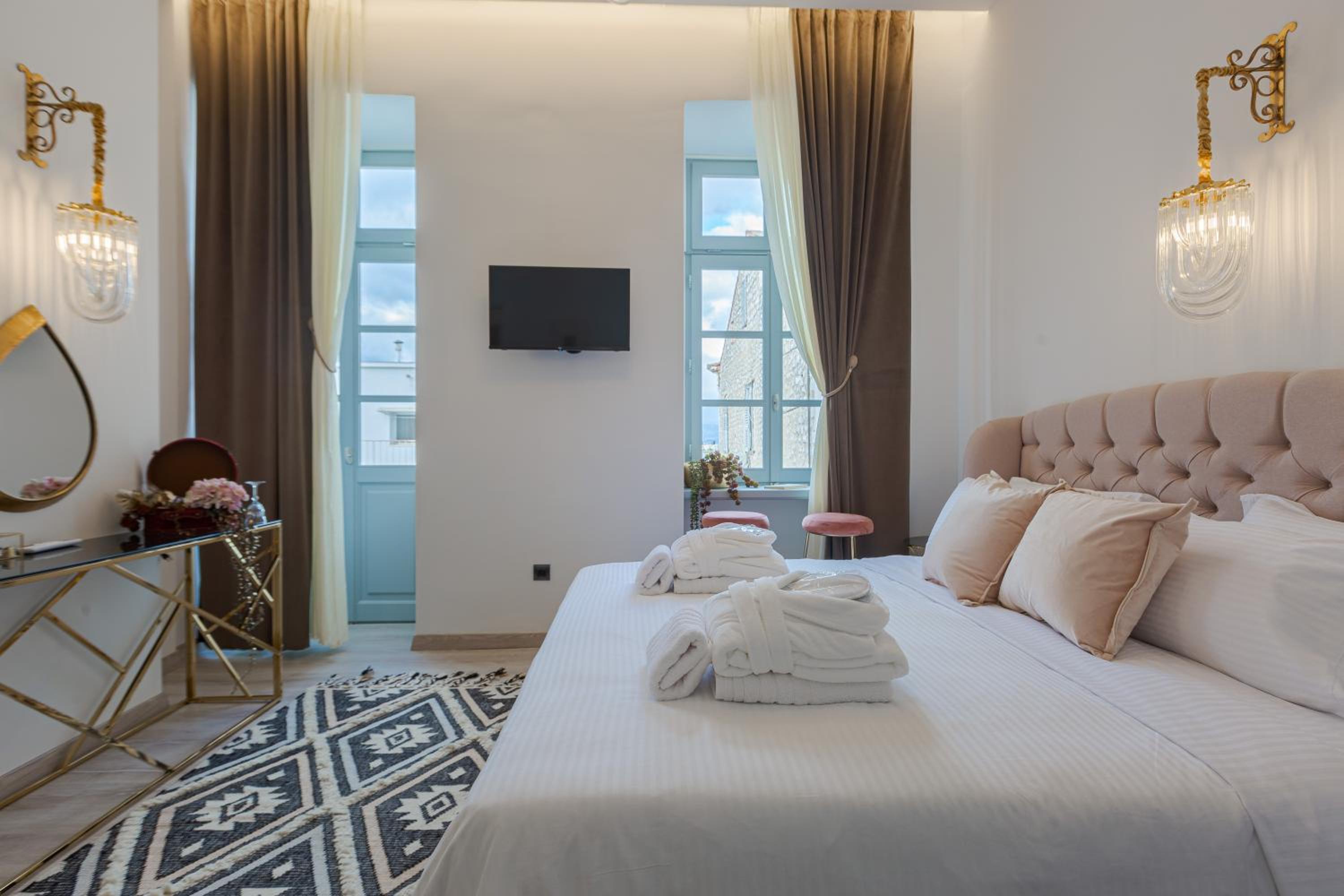 Deluxe Double Room with Side Sea View - Photo 6