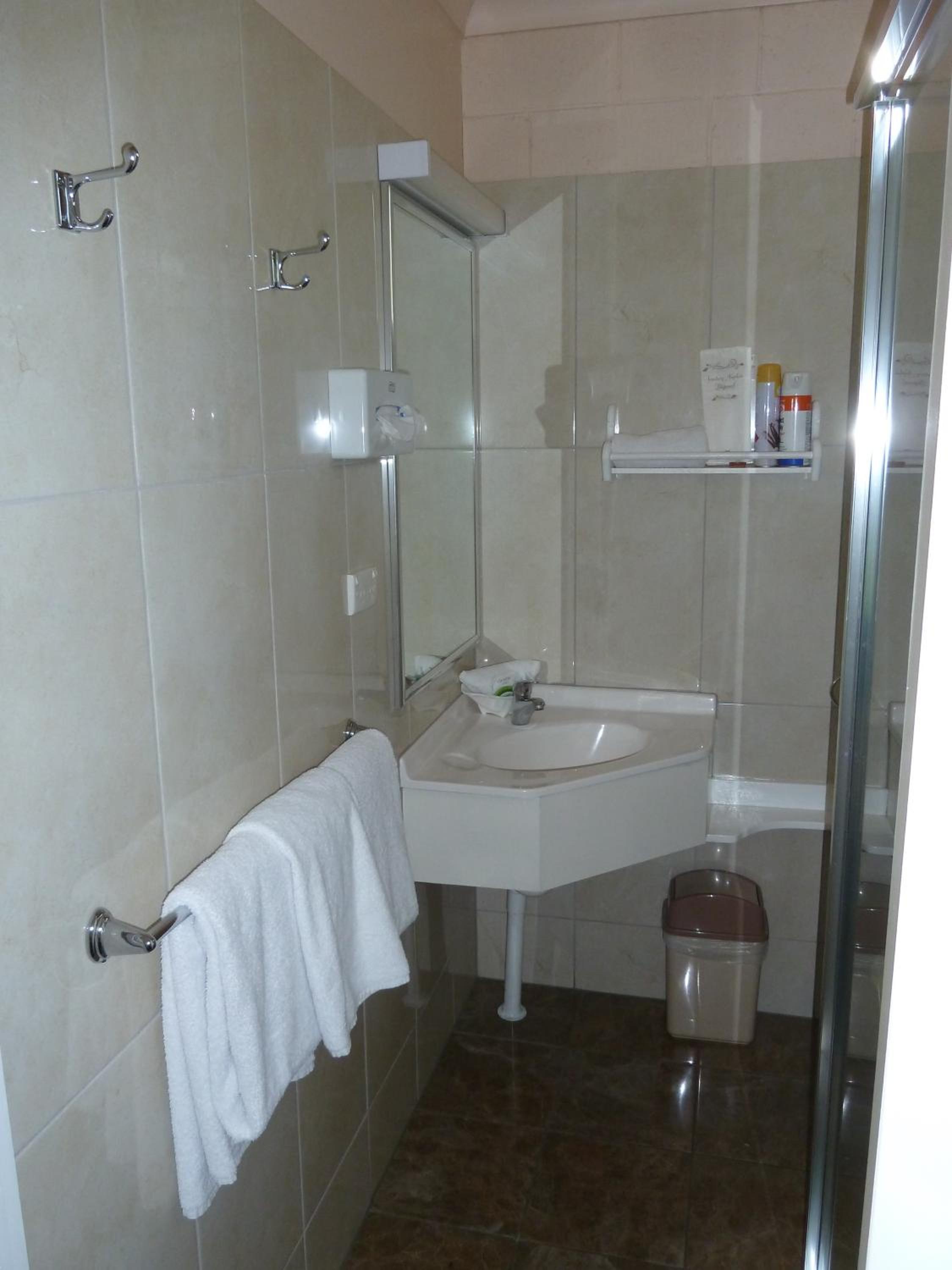 Queen Room photo 2