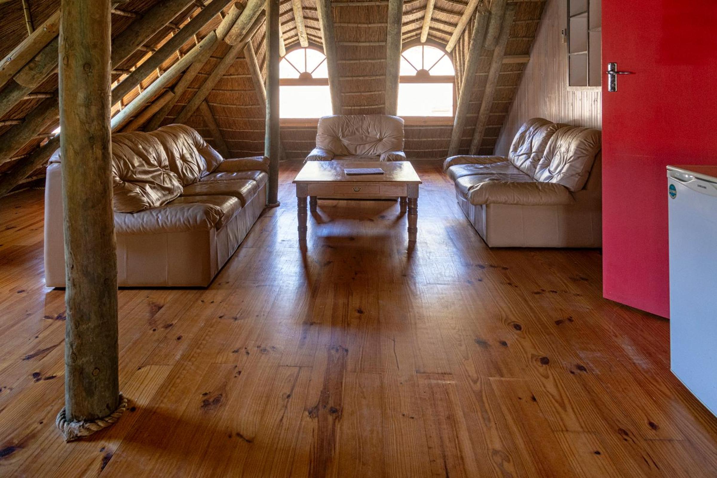 8-Bed Mixed Dormitory Room photo 2