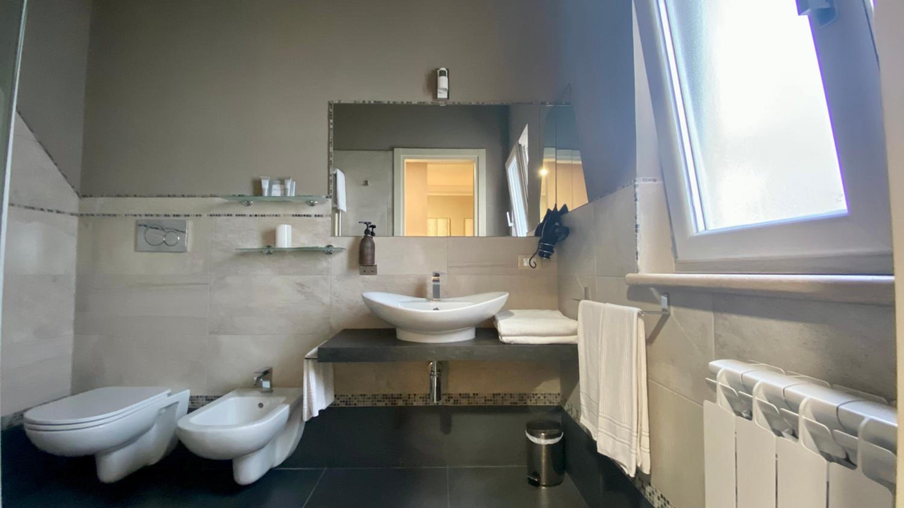 Comfort Triple Room with Shower - Photo 5
