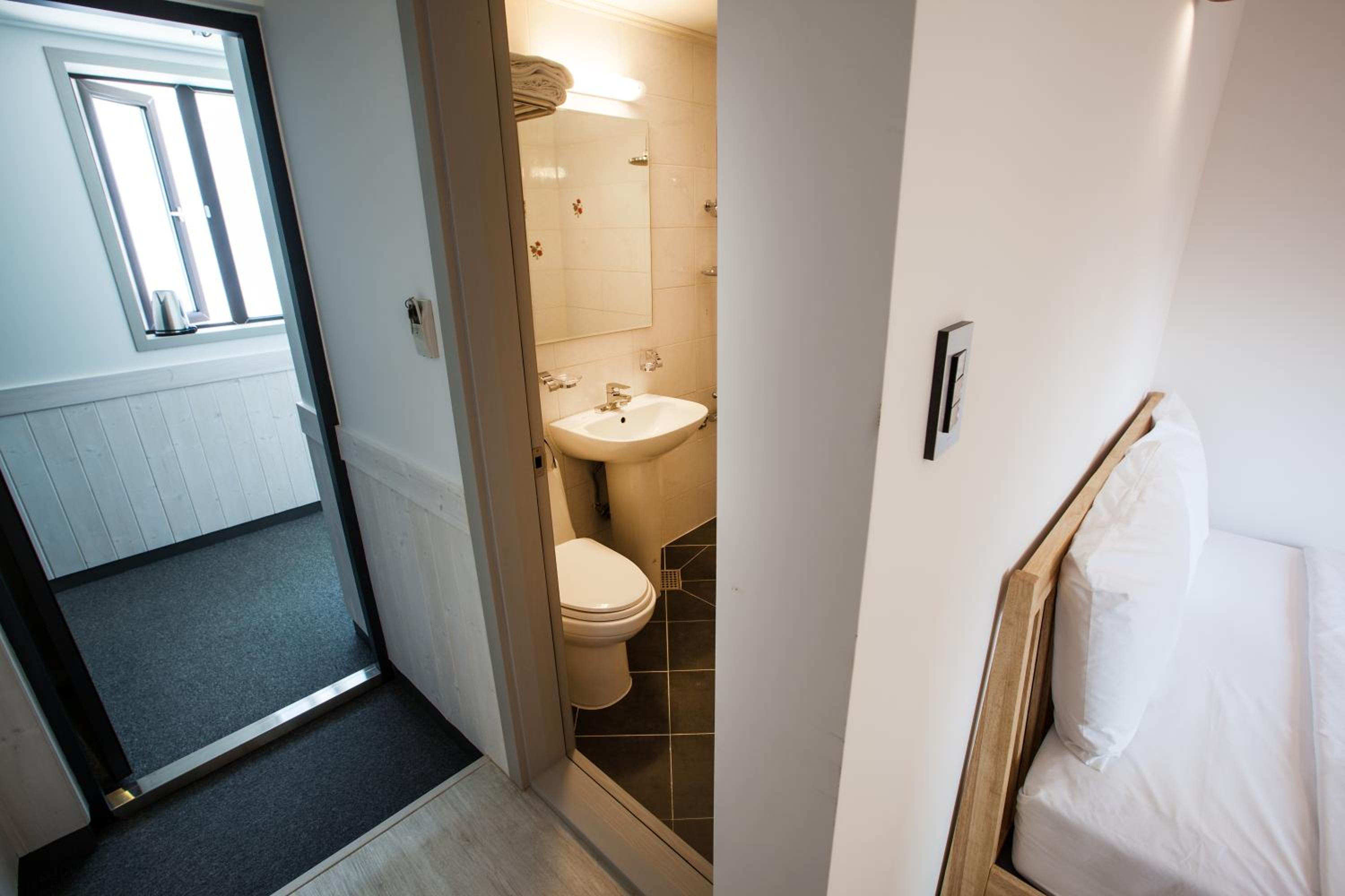 Standard Double Room - Photo 4