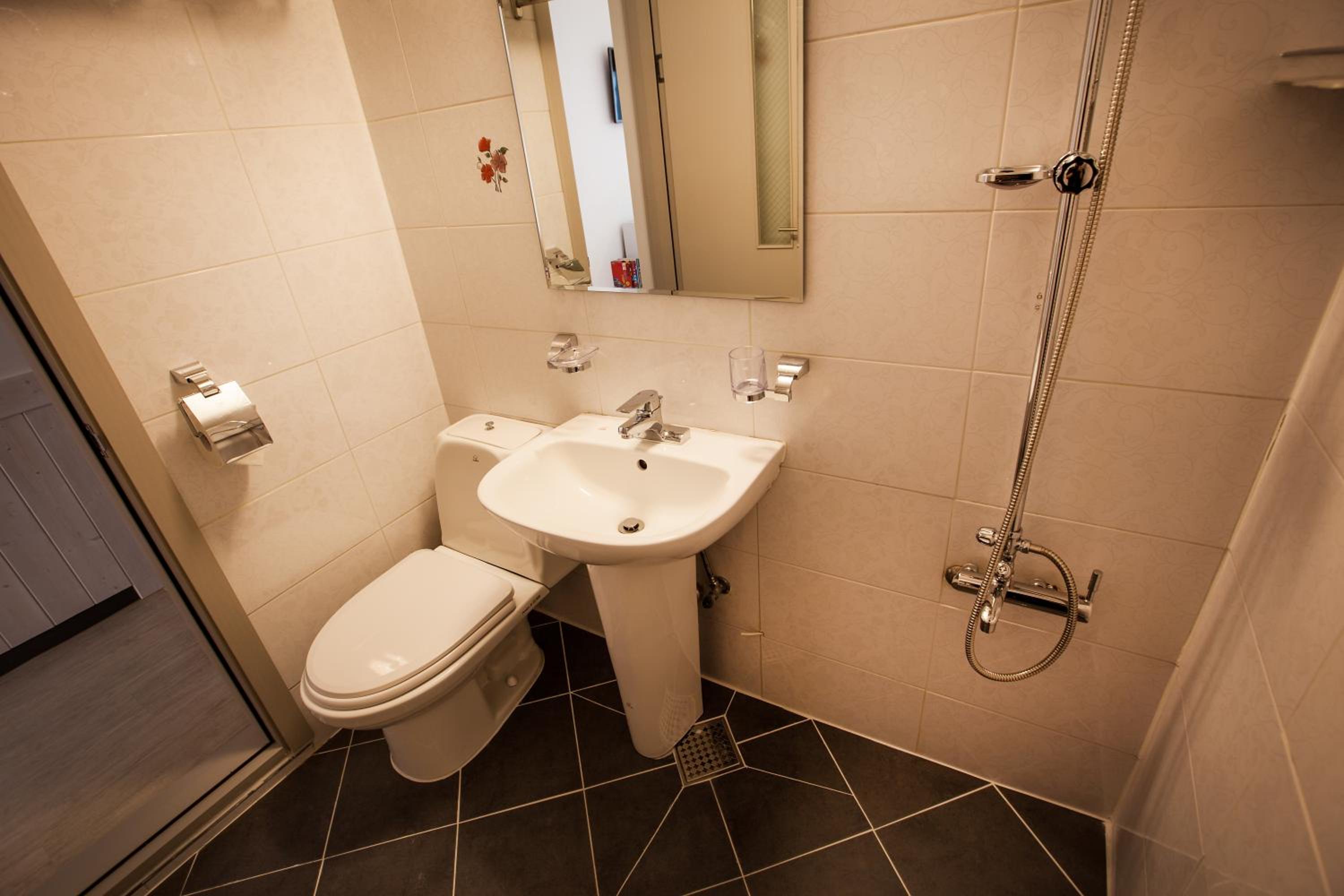 Standard Double Room - Photo 5