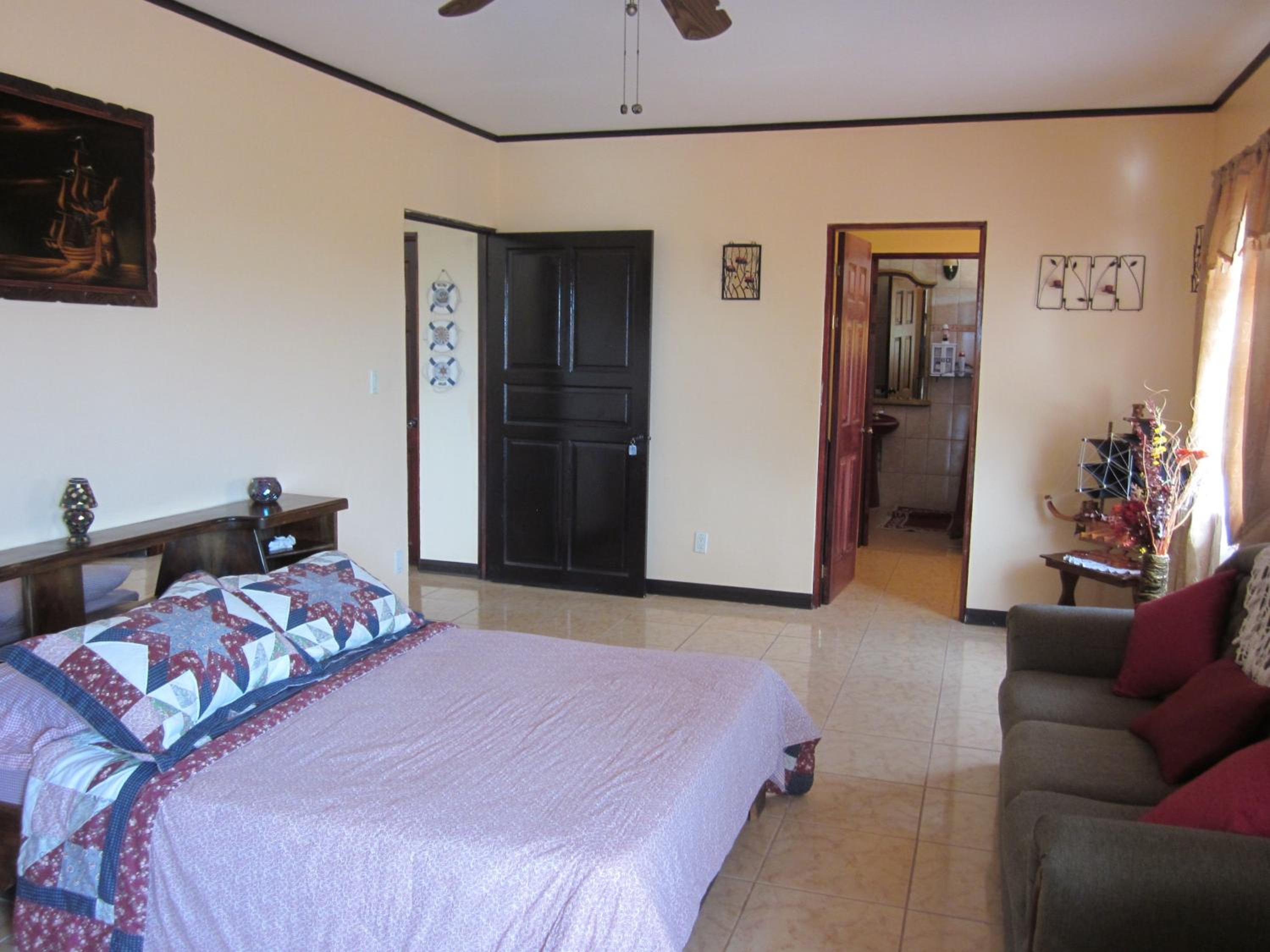 Standard King Room photo 2