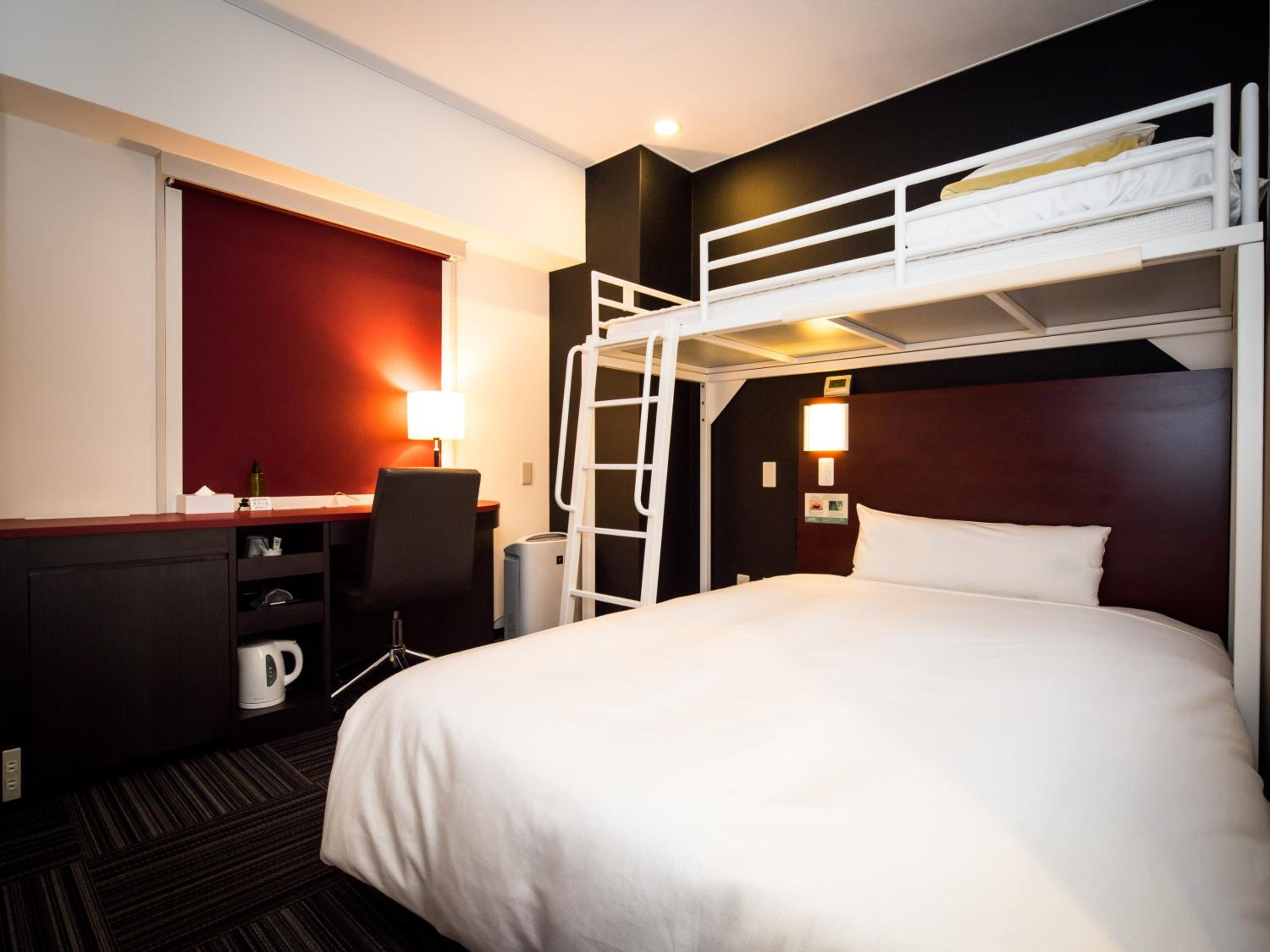 Room with Double Bed and Bunk Bed - Non-Smoking photo 2