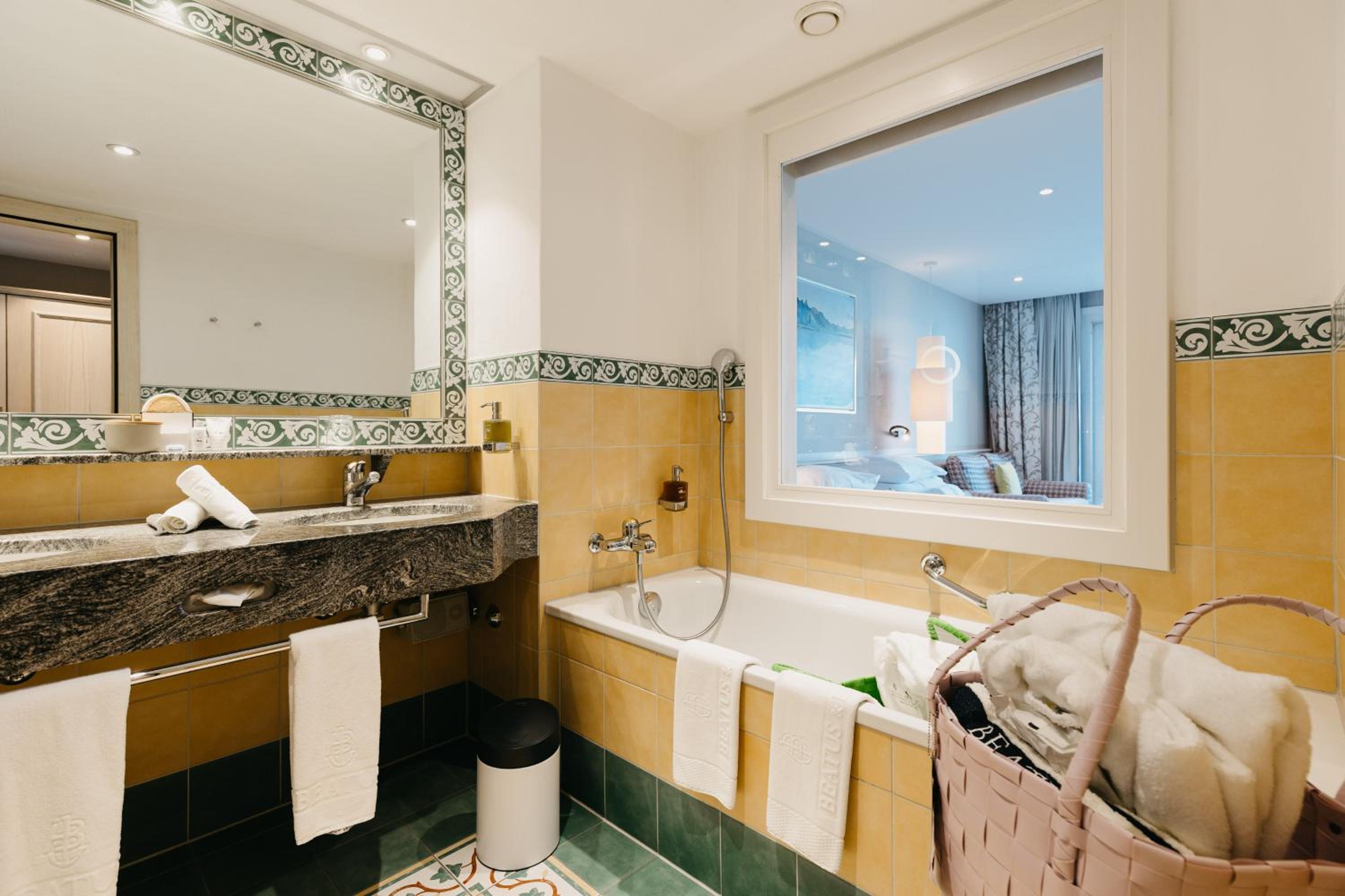 Spiez Deluxe Room With Lake View photo 2