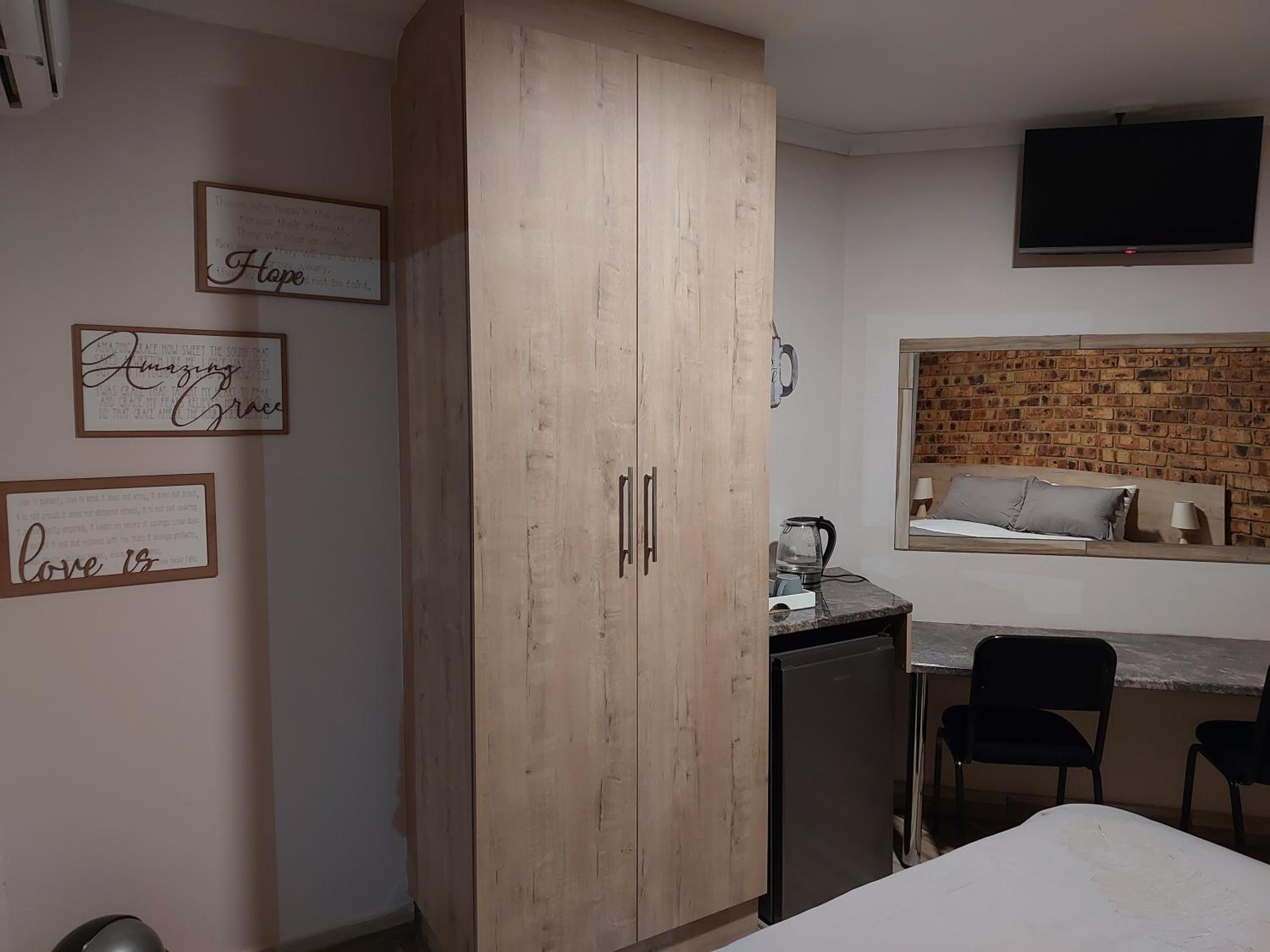 Double Room with Private Bathroom photo 2