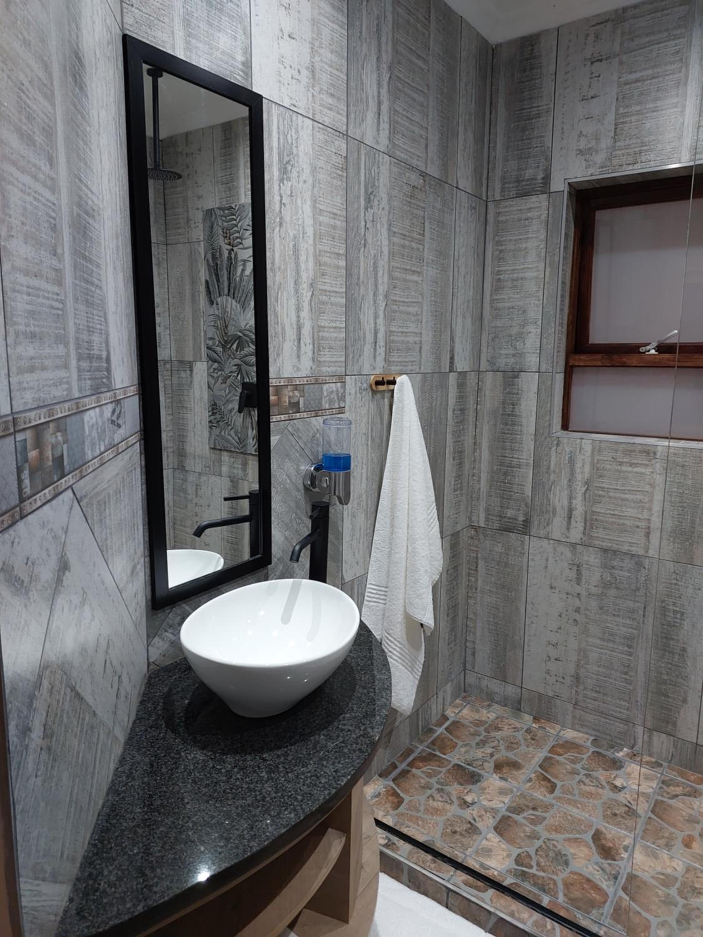 Double Room with Private Bathroom photo 3