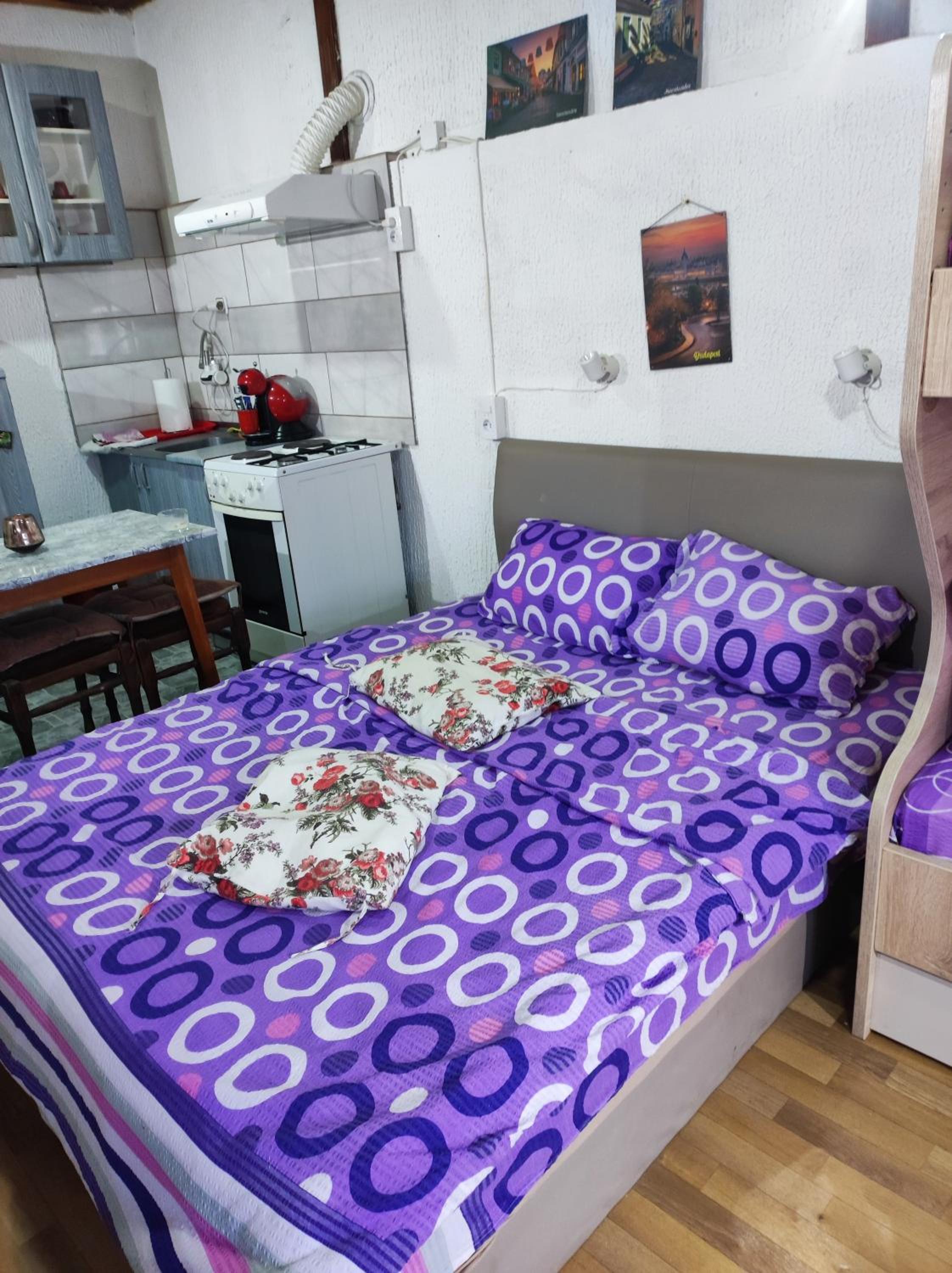 One-Bedroom Apartment photo 1