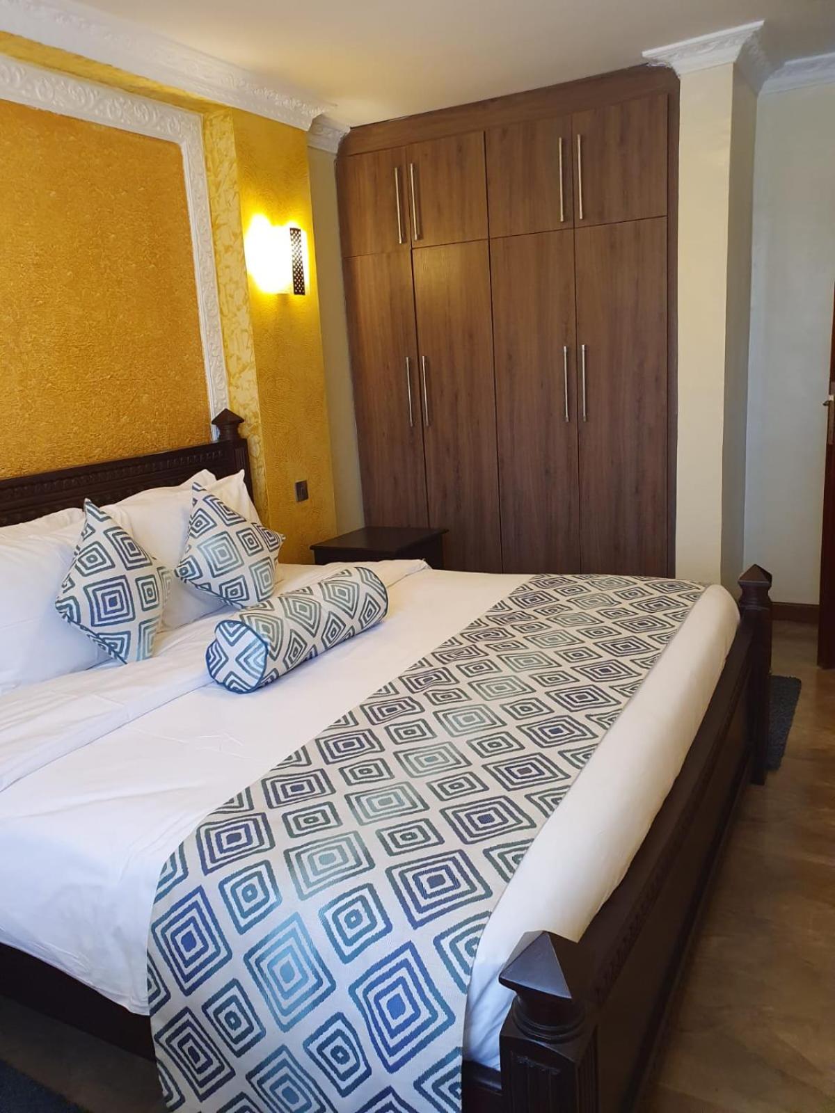 Standard Double Room - Photo 12