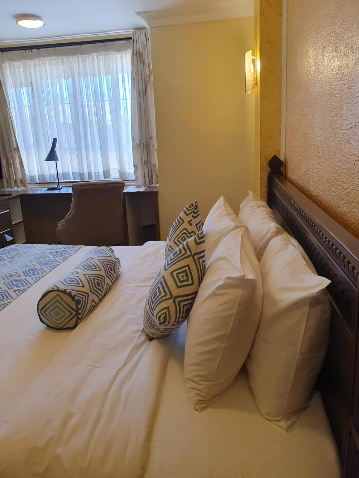Standard Double Room - Photo 6