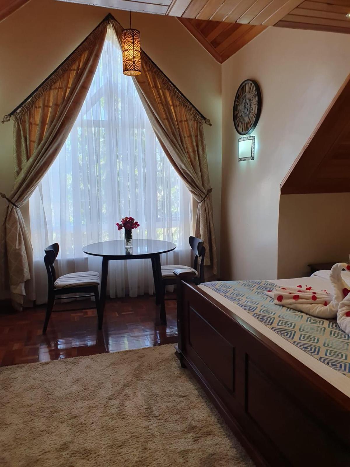 Deluxe King Room - Photo 20