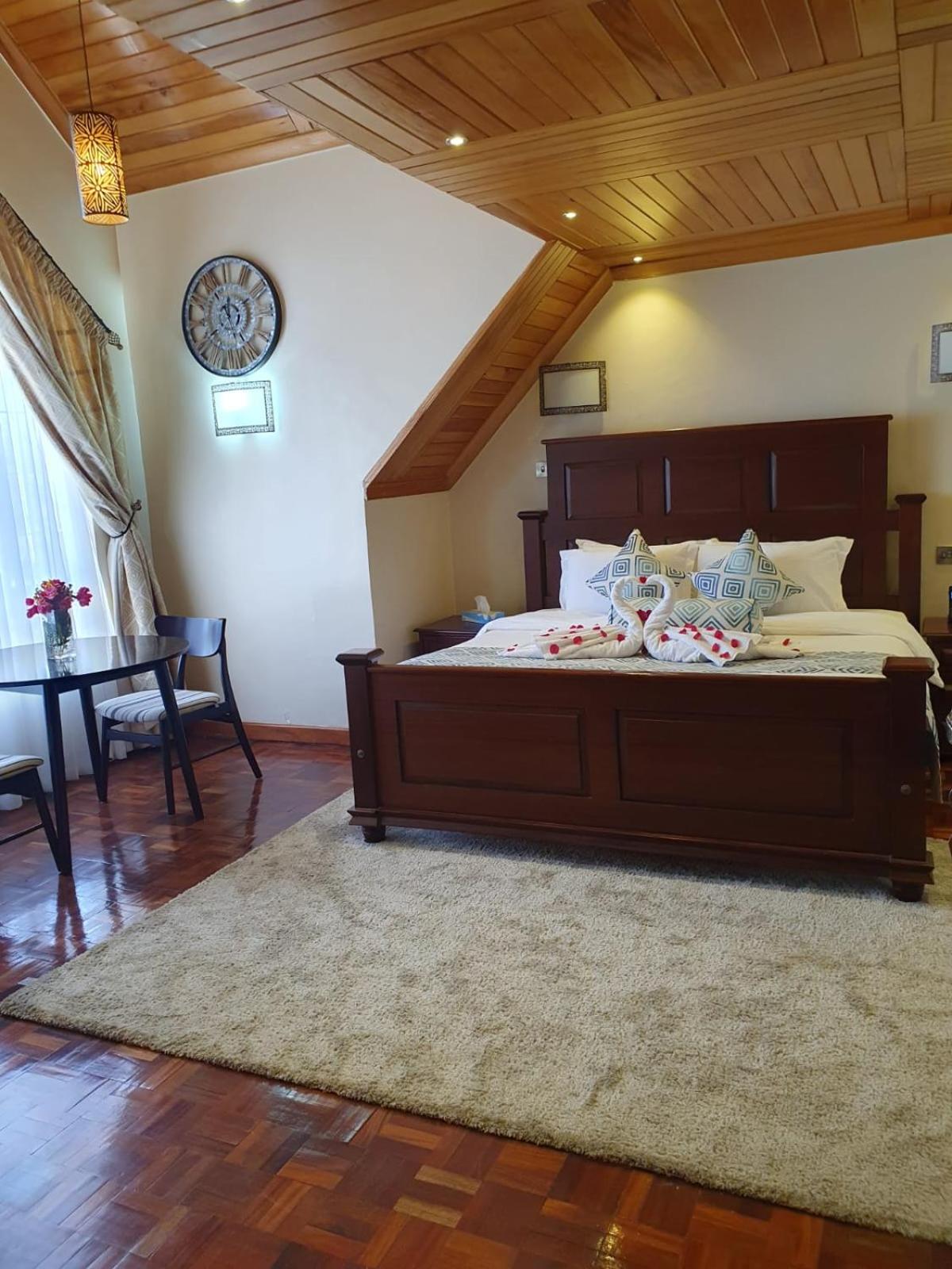Deluxe King Room - Photo 4