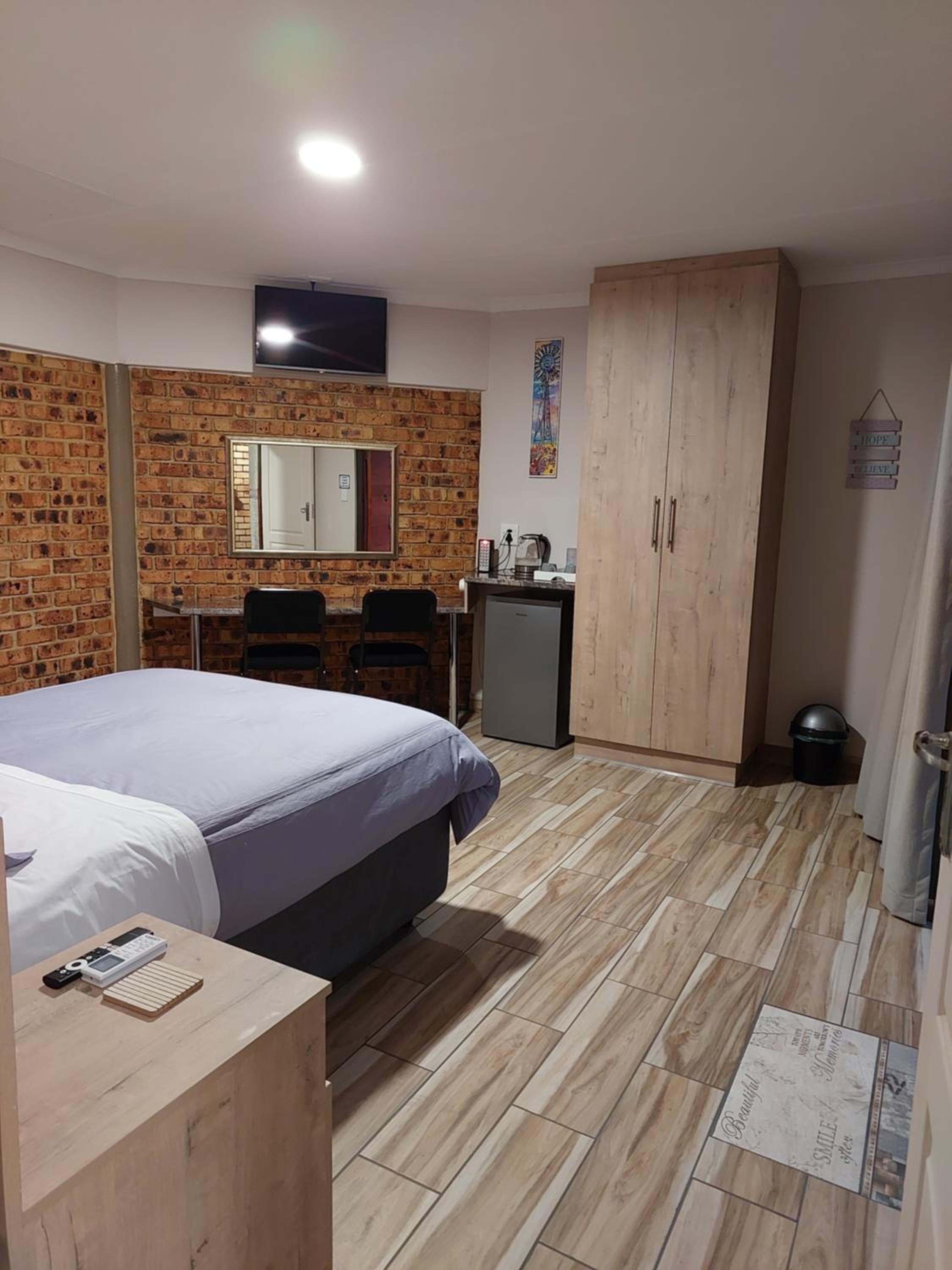 Double Room with Private Bathroom - Photo 1