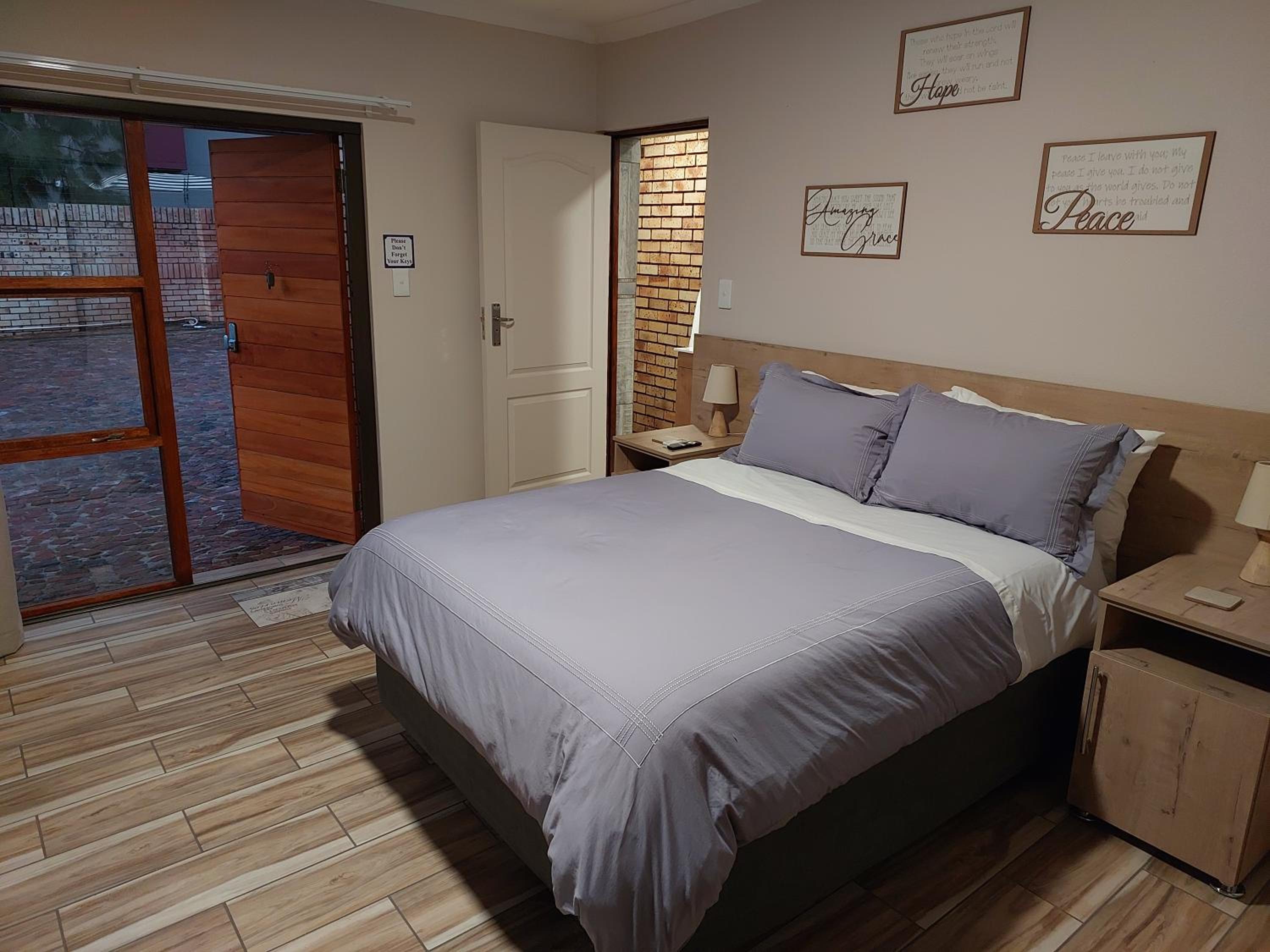 Double Room with Private Bathroom - Photo 3