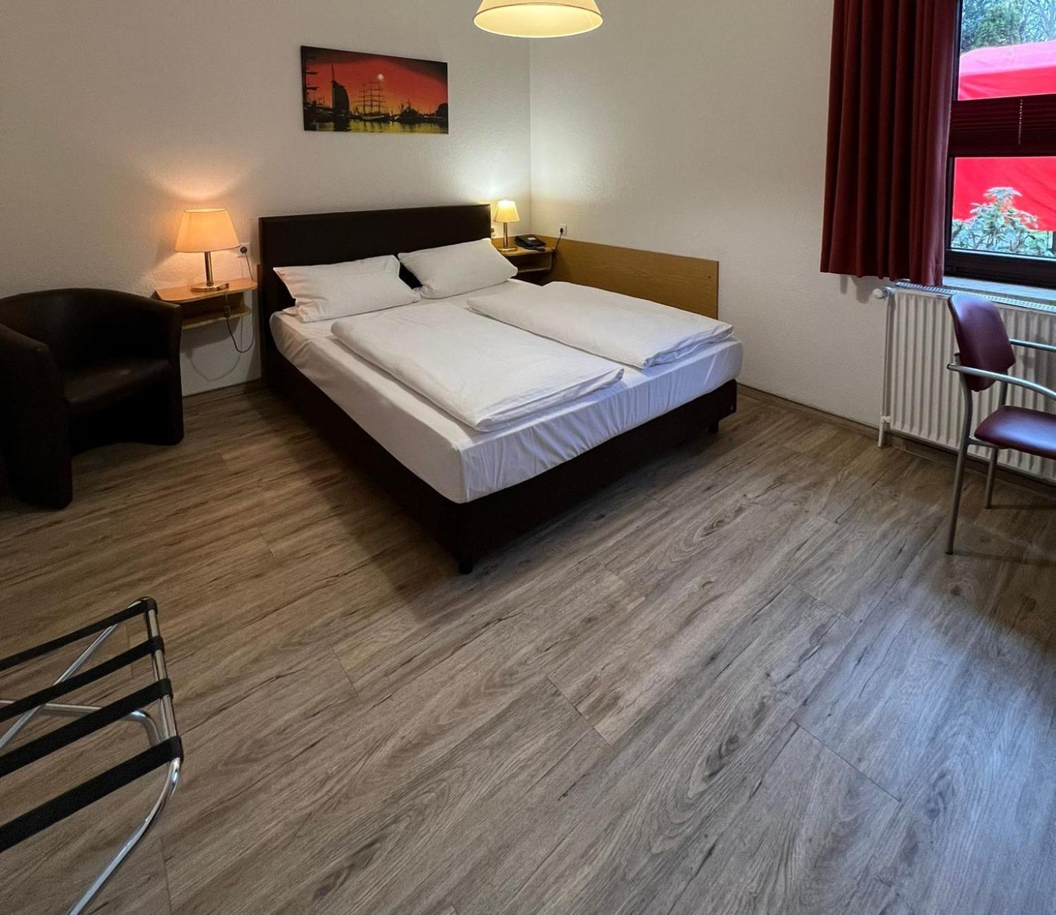 Standard Queen Room photo 2