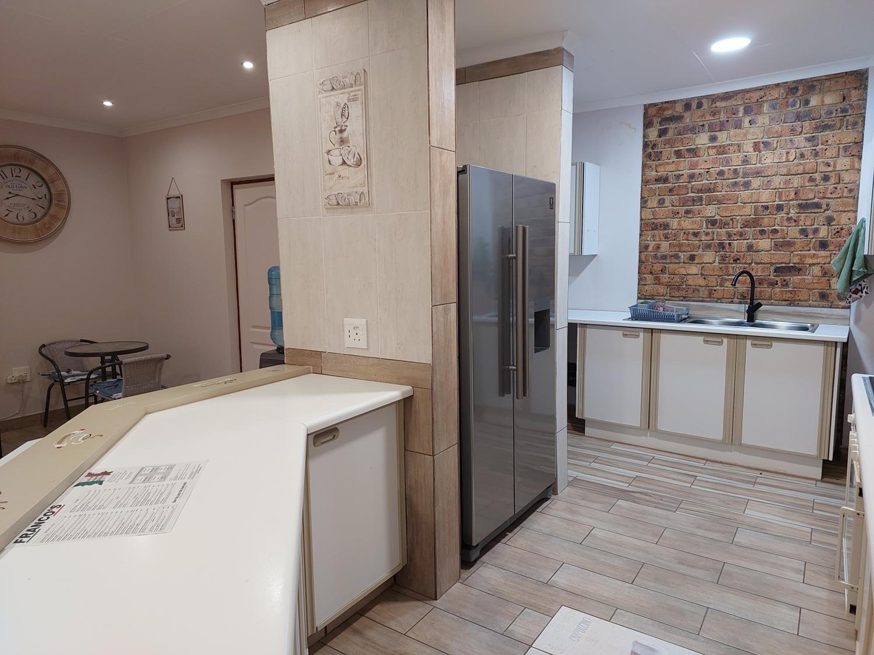 Double Room with Private Bathroom - Photo 5