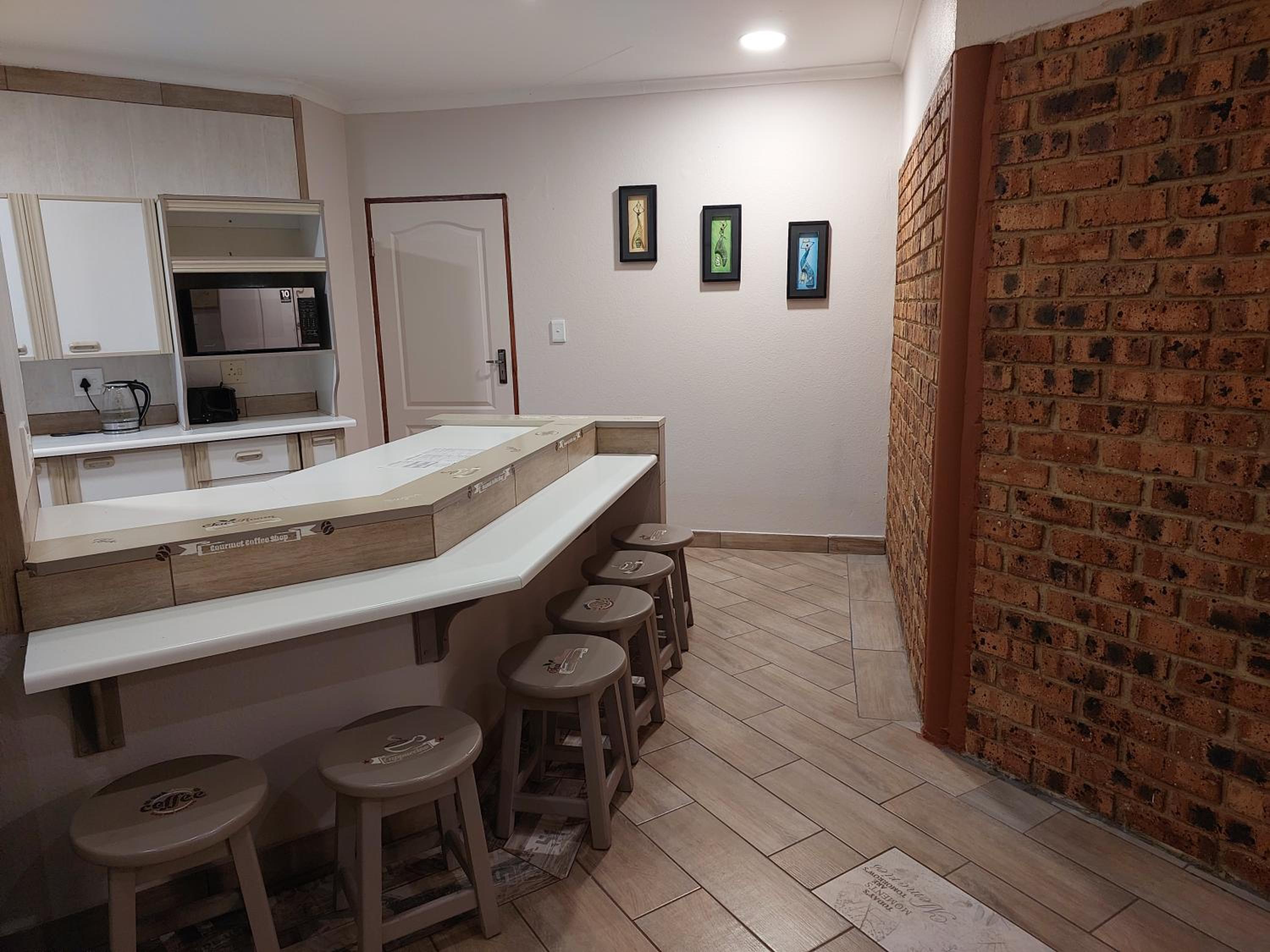Double Room with Private Bathroom - Photo 9