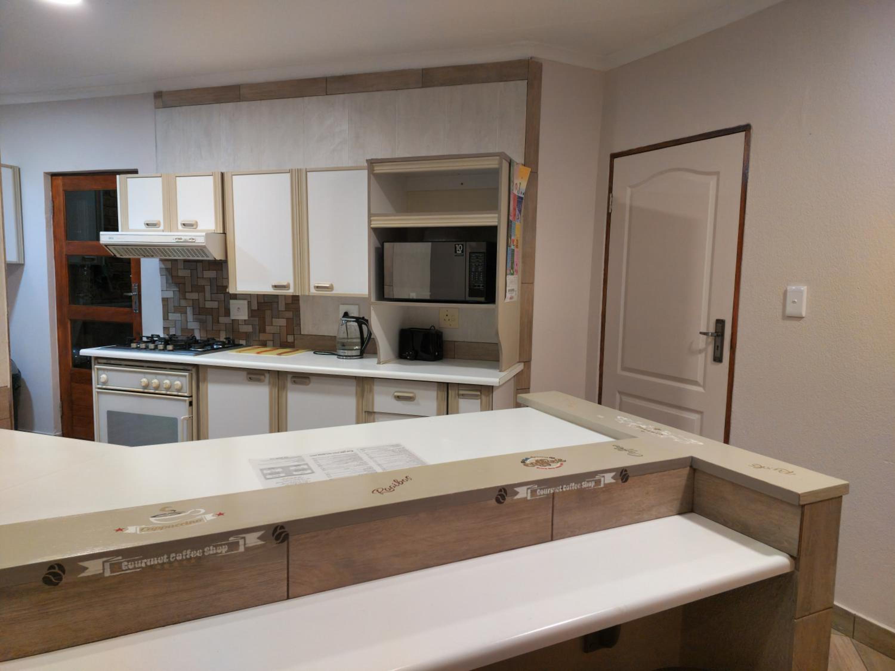 Double Room with Private Bathroom - Photo 10
