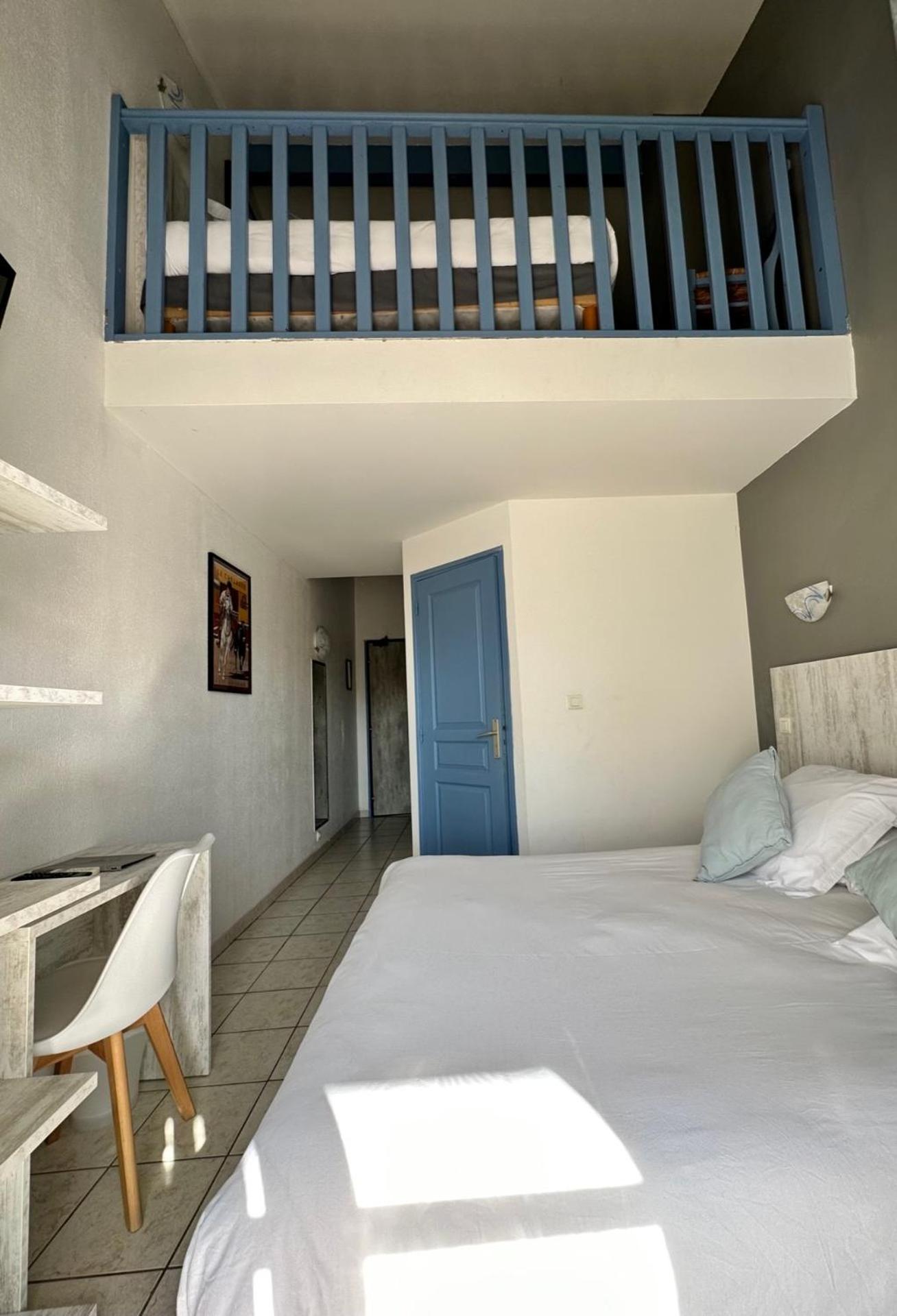 Comfort Quadruple Room with Balcony - Photo 8